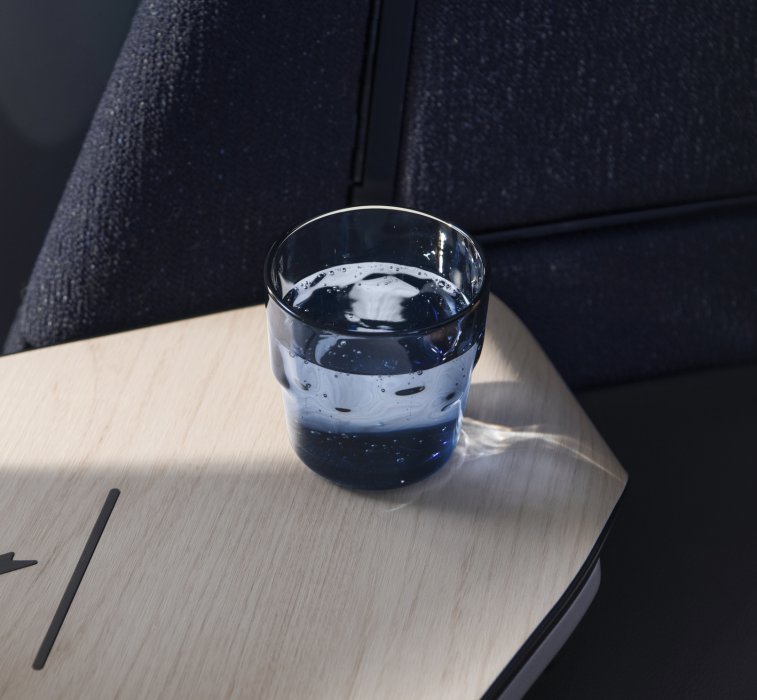 Finnair_Business Class_Iittala x Finnair Kuulas glass blue tabletop.jpg