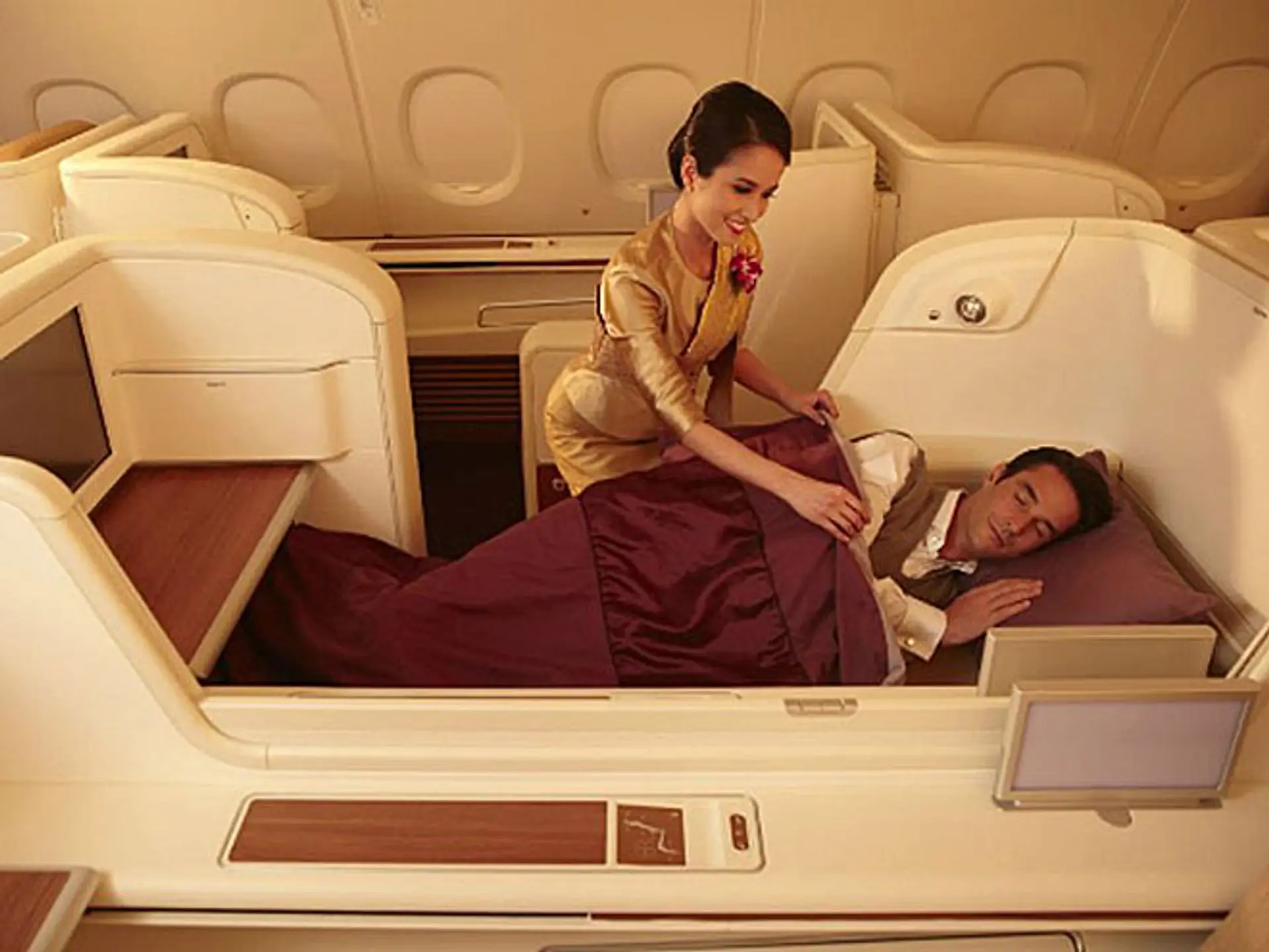 thaia380.jpg