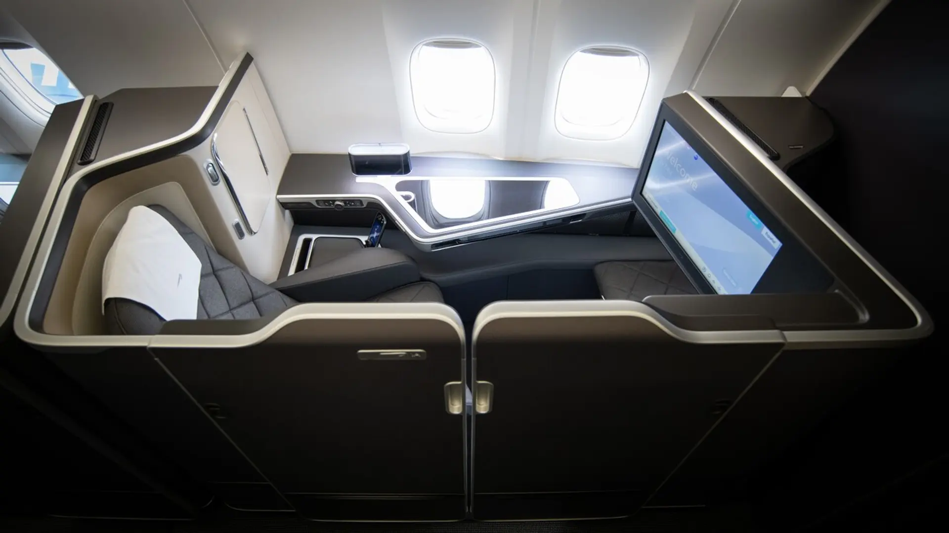 Airlines News - British Airways Now Offers First Class Dining At Home, With A Catch ...