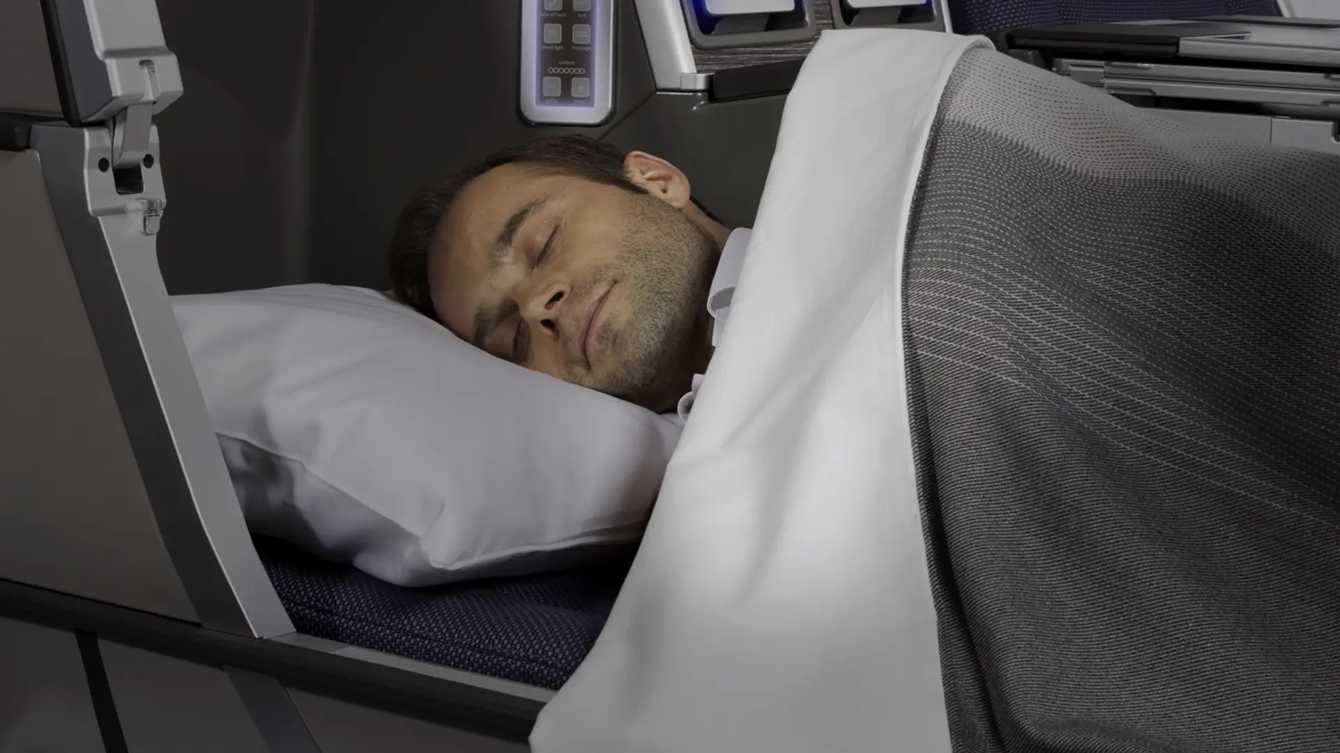 Airline review Cabin & Seat - Brussels Airlines - 8