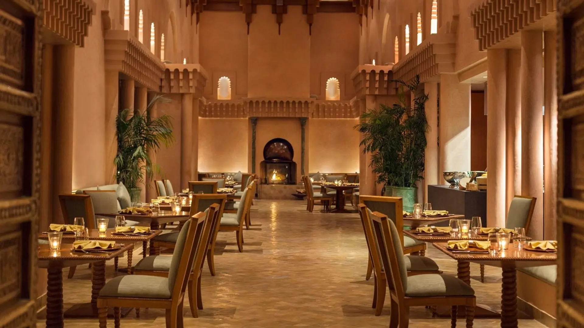 Orange decorated dining area with plants at Amenjena