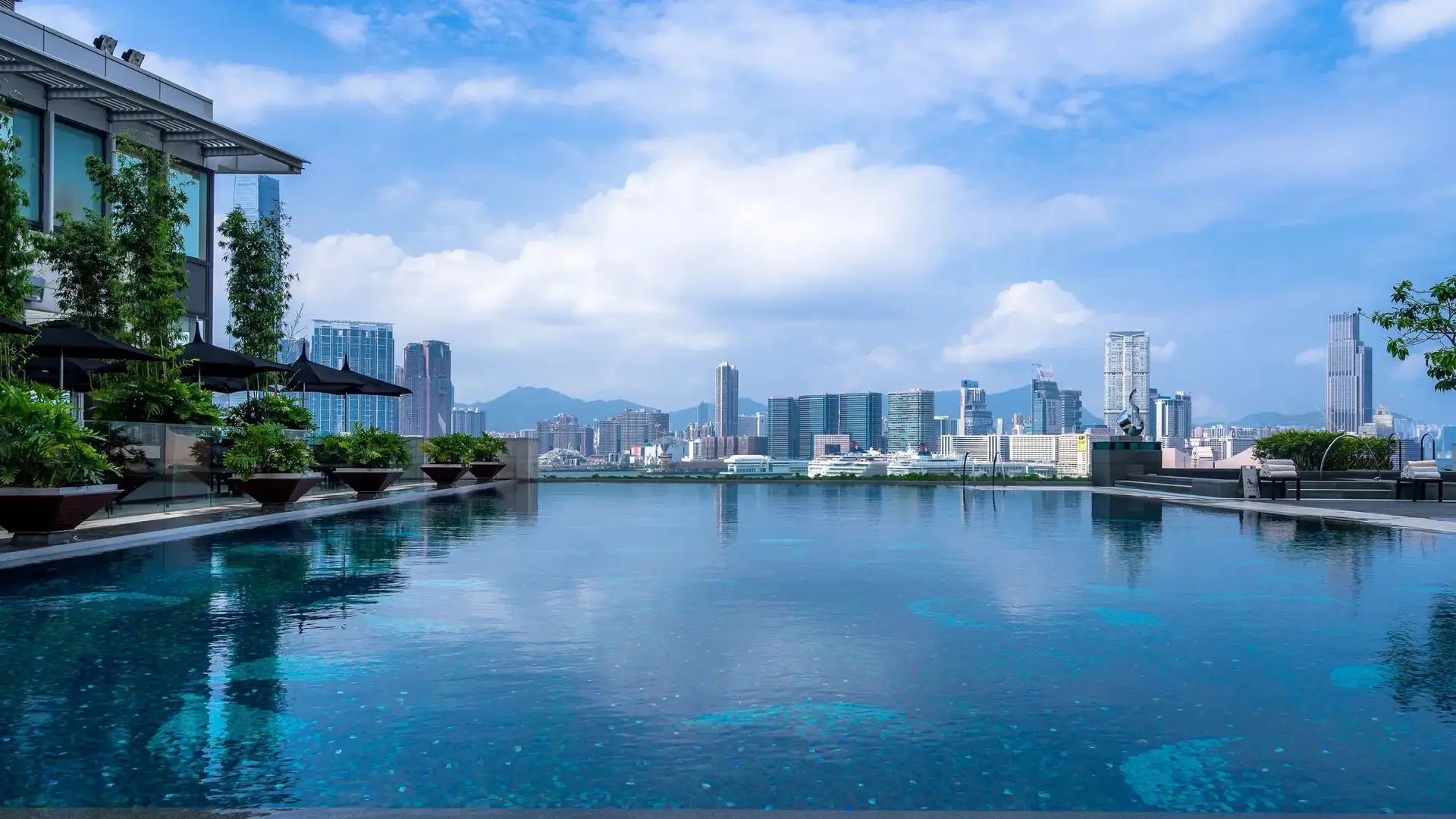 Hotel review Service & Facilities' - Four Seasons Hotel Hong Kong - 1