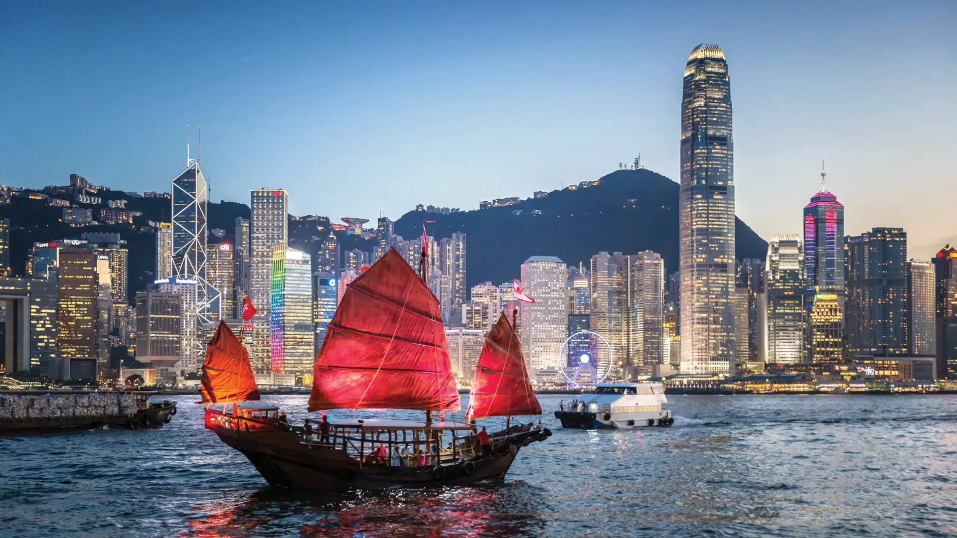 Hotel review Location' - Four Seasons Hotel Hong Kong - 5