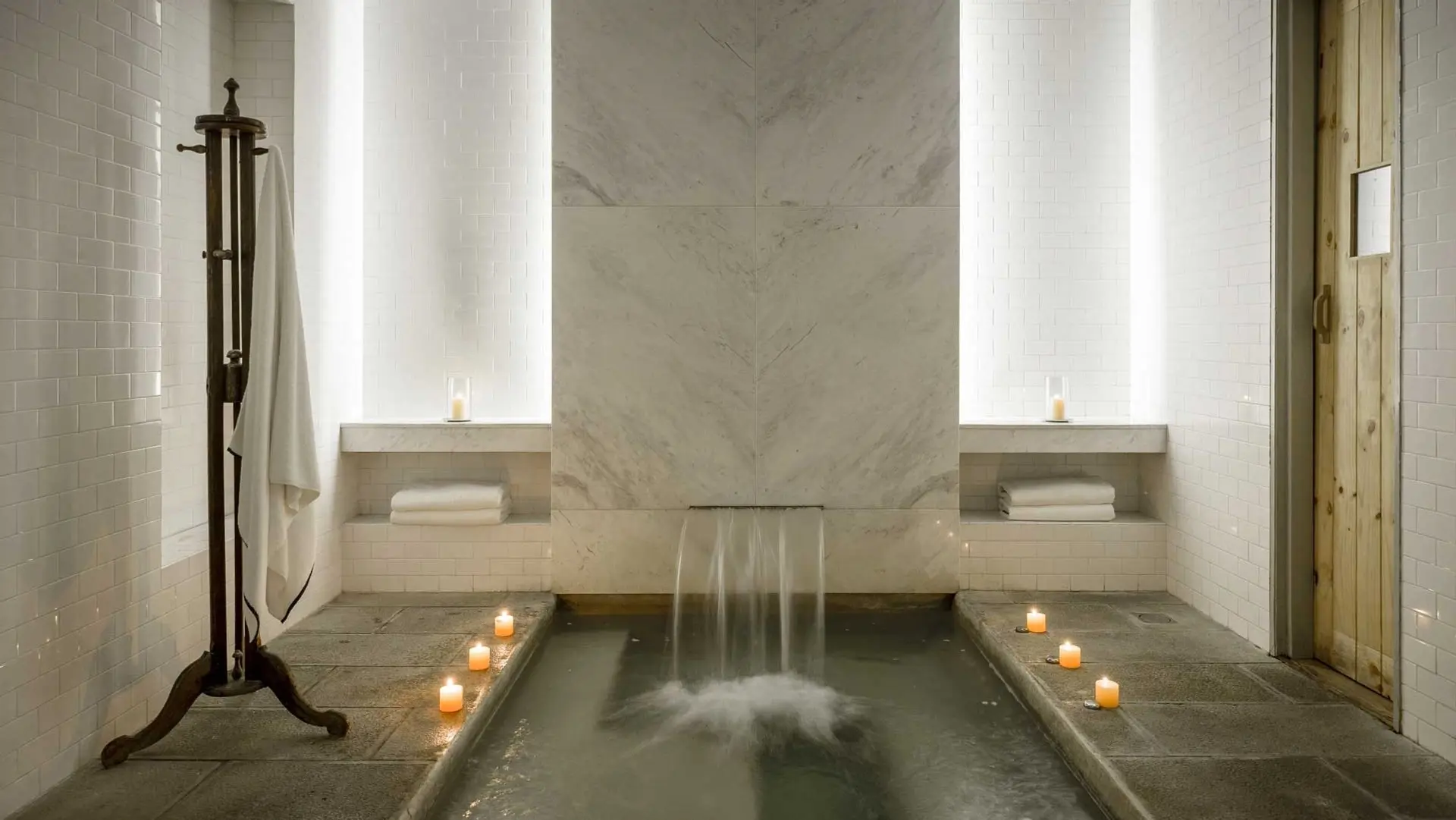 Hotel review Service & Facilities' - Amangalla - 2