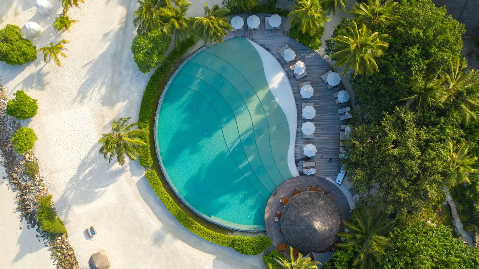 Hotel review Service & Facilities' - LUX* South Ari Atoll - 2