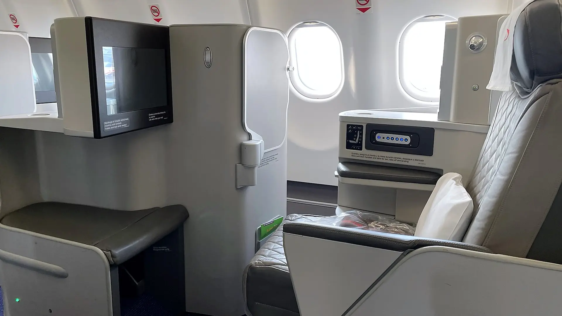 Airline review Cabin & Seat - Surinam Airways - 6