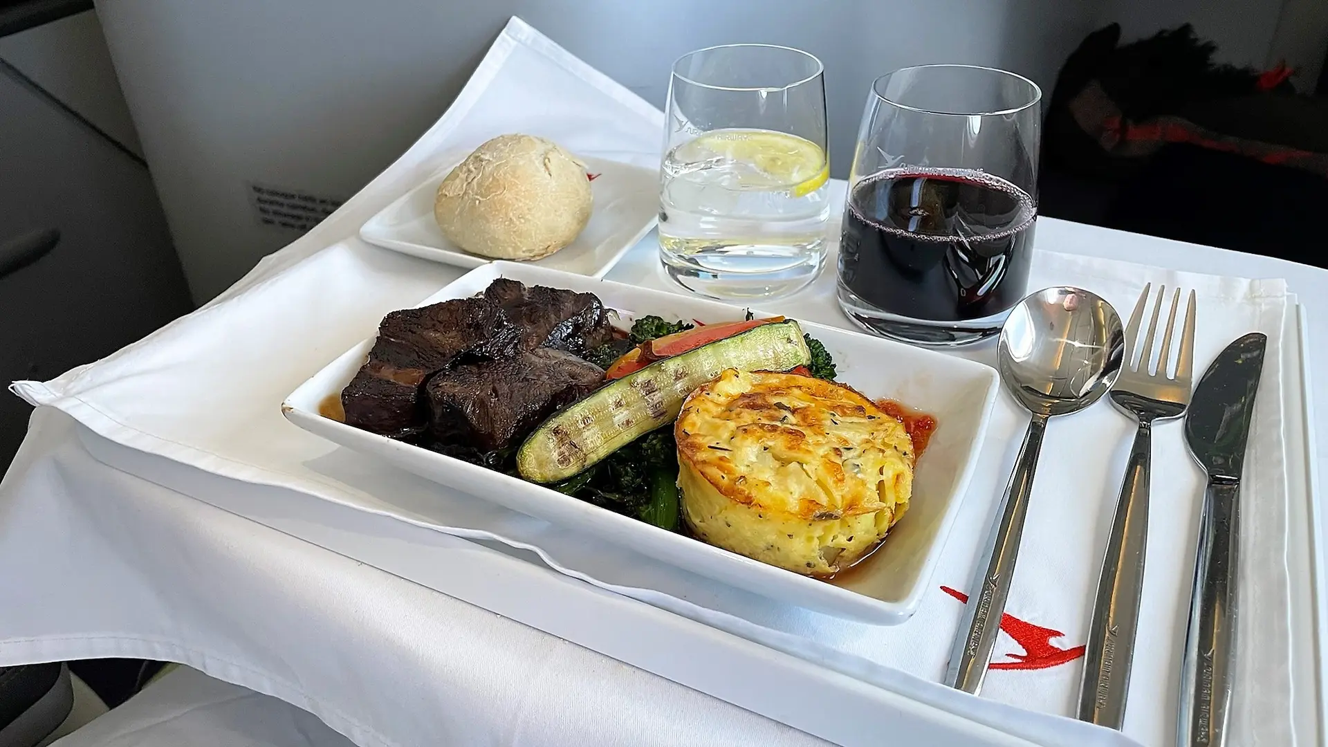 Airline review Cuisine - Surinam Airways - 2
