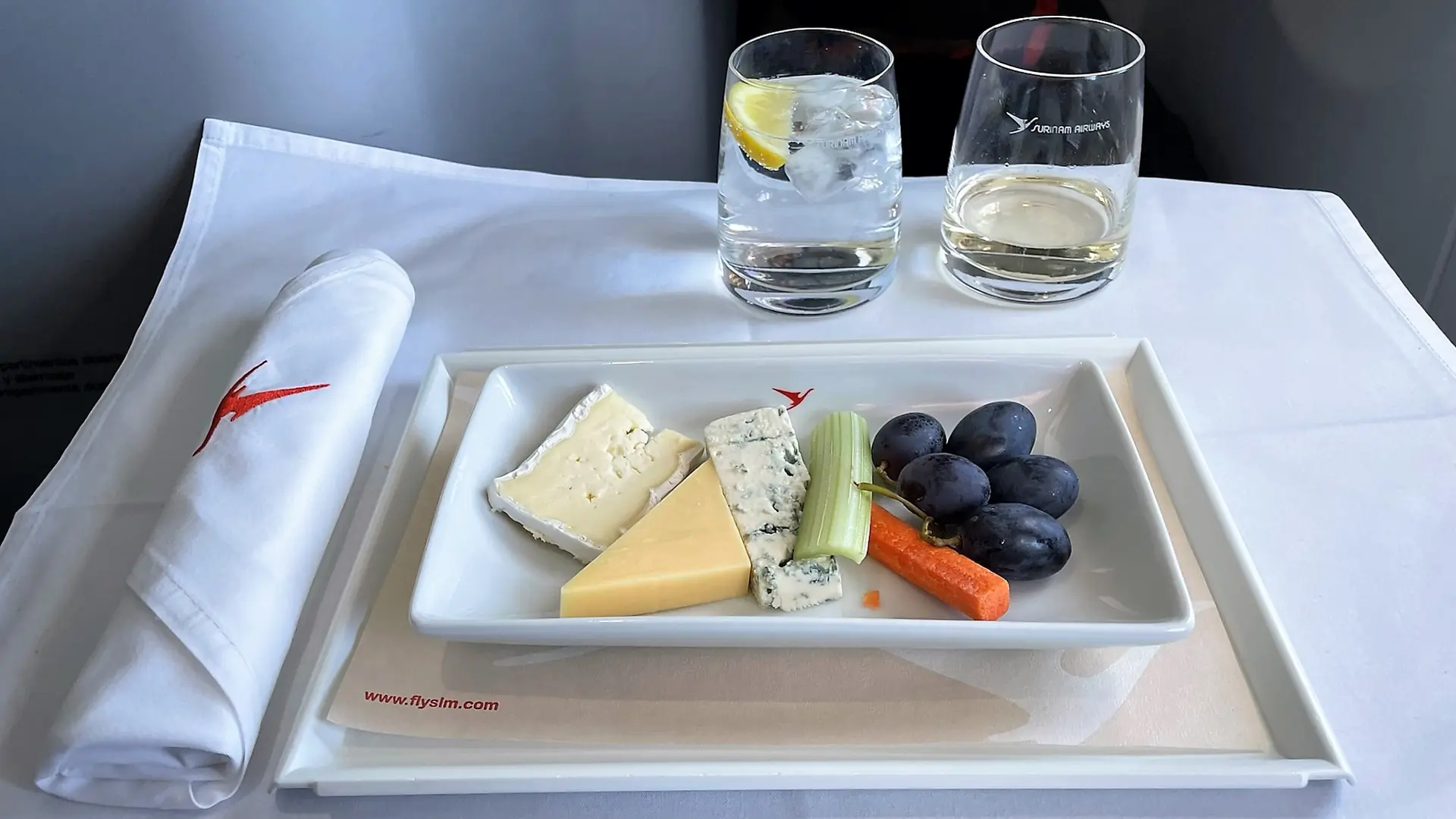 Airline review Cuisine - Surinam Airways - 4