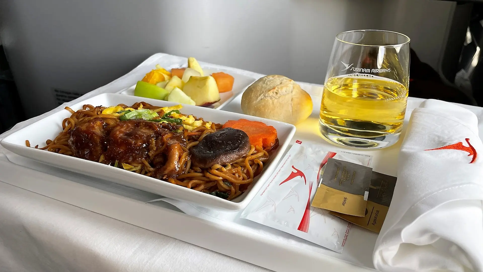 Airline review Cuisine - Surinam Airways - 5