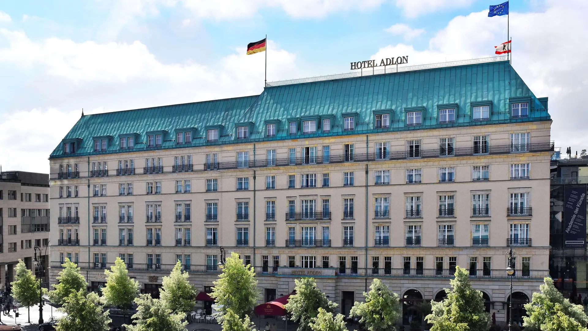 Hotels Toplists - Queen Elizabeth II - Her Majesty's Favourite Hotels