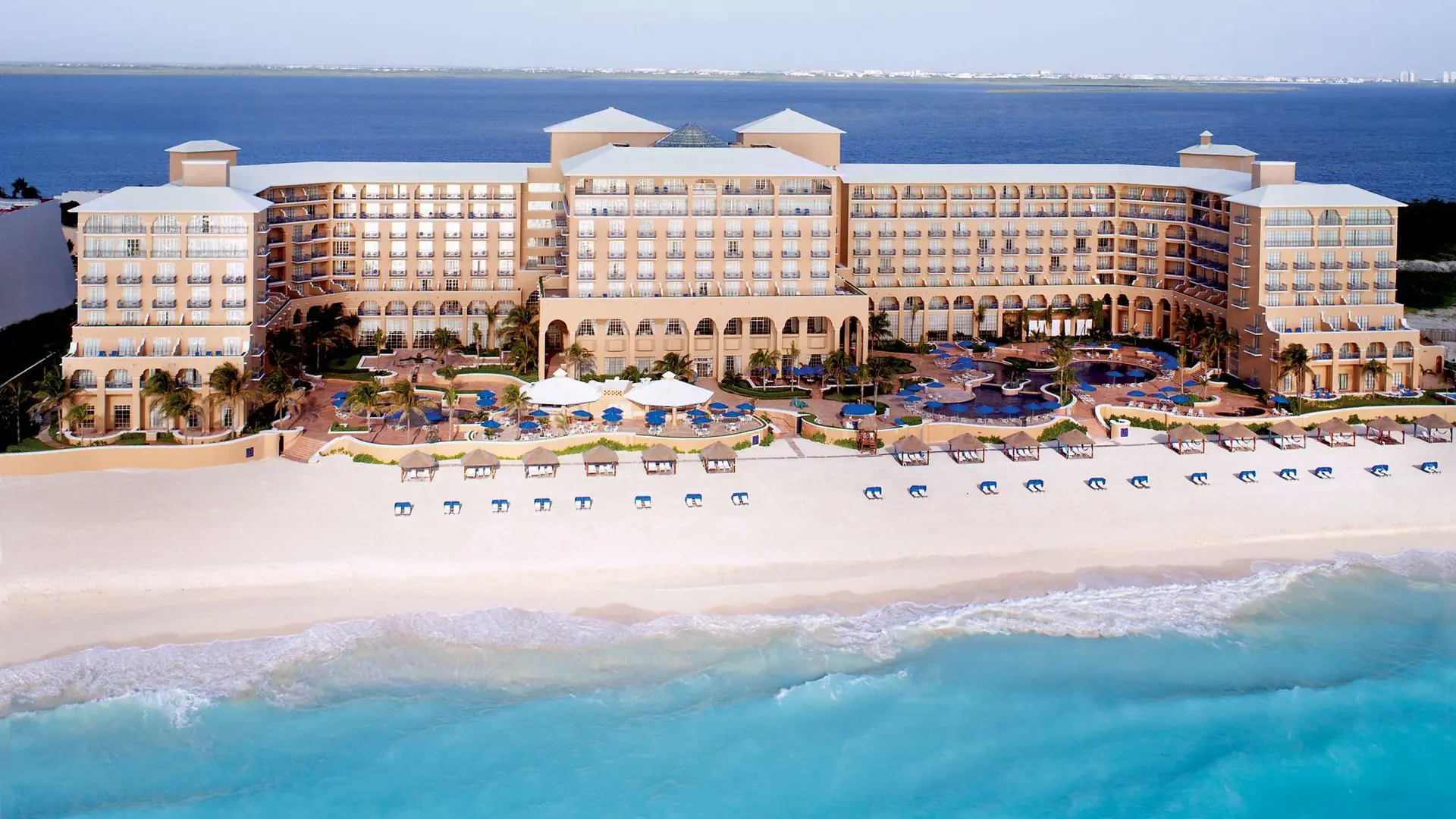 Airlines Articles - Business Class from Europe to Cancún and Punta Cana from €999 / £1,115