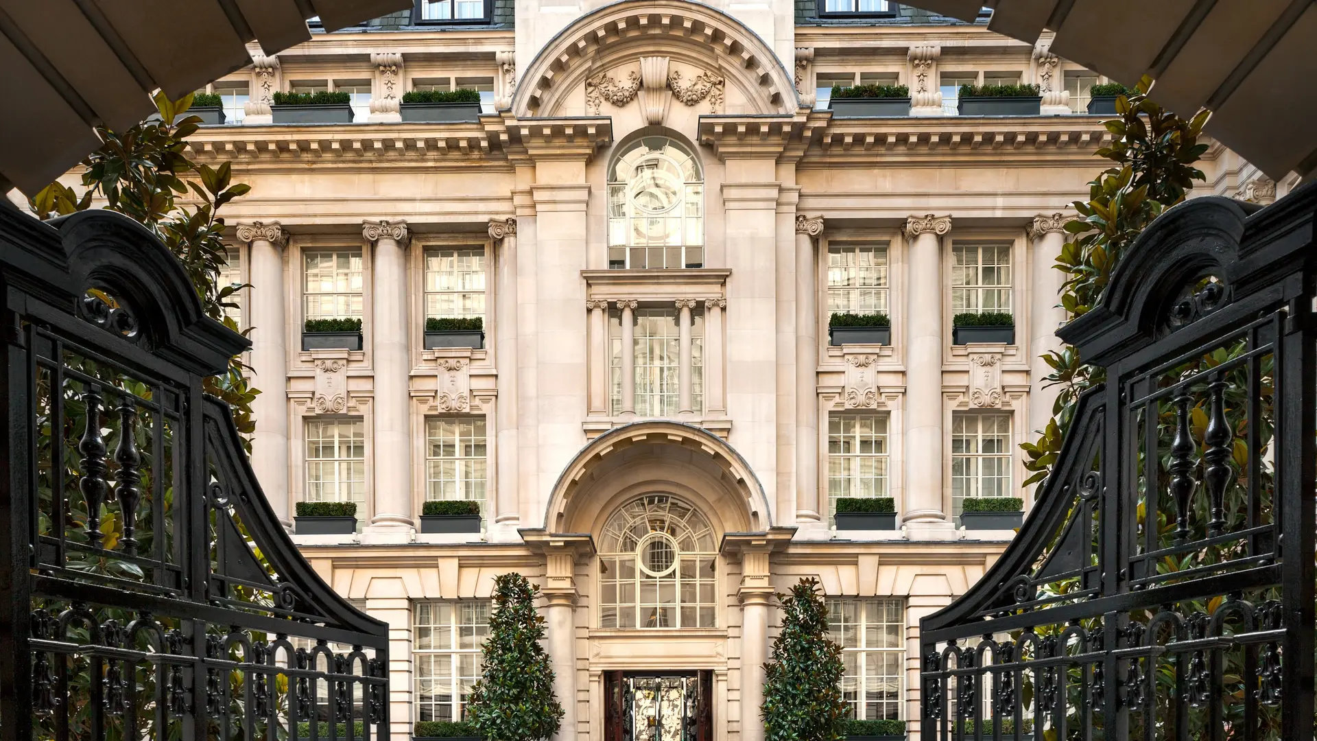 Scarfes Bar - The Rosewood Hotel
