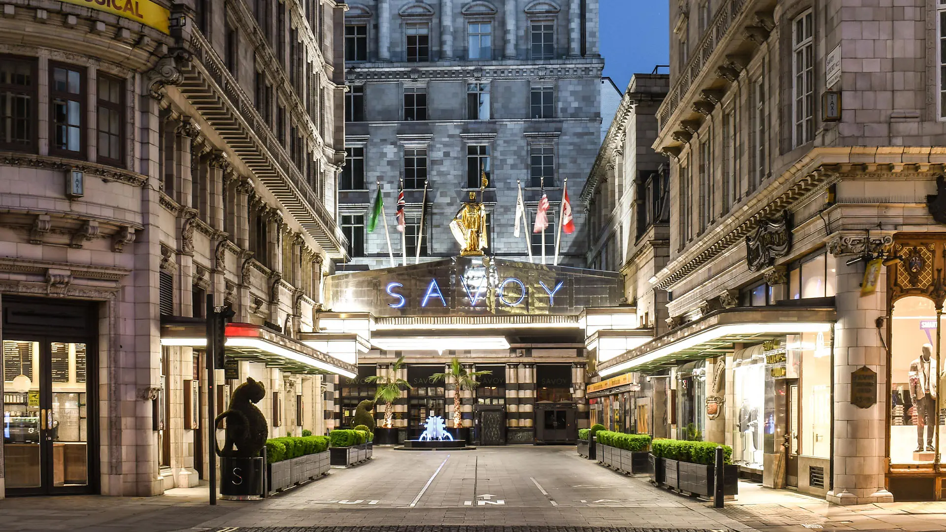outside view of The American Bar - Savoy Hotel