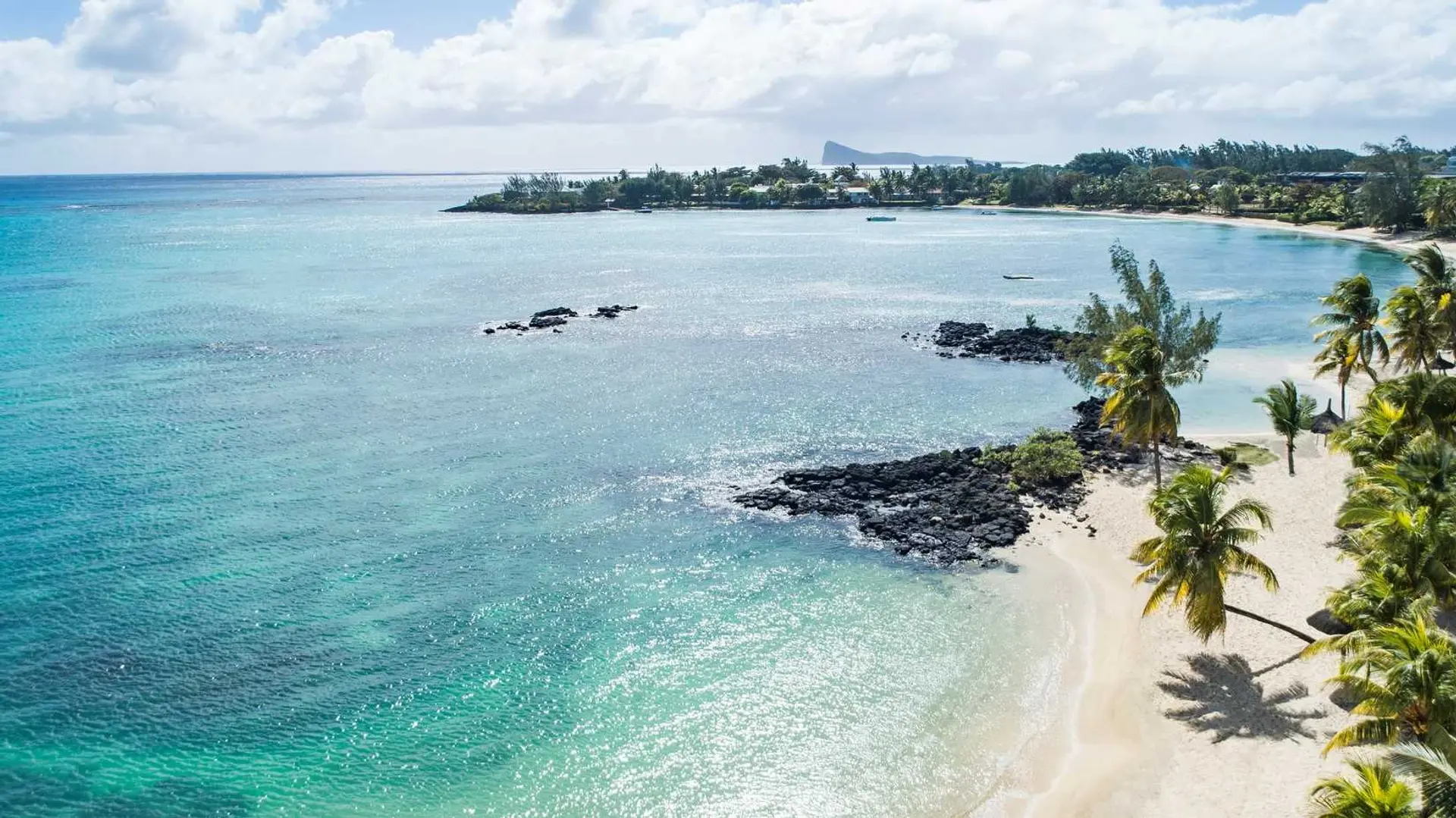 Hotel review Location' - LUX* Grand Baie Resort & Residences - 1
