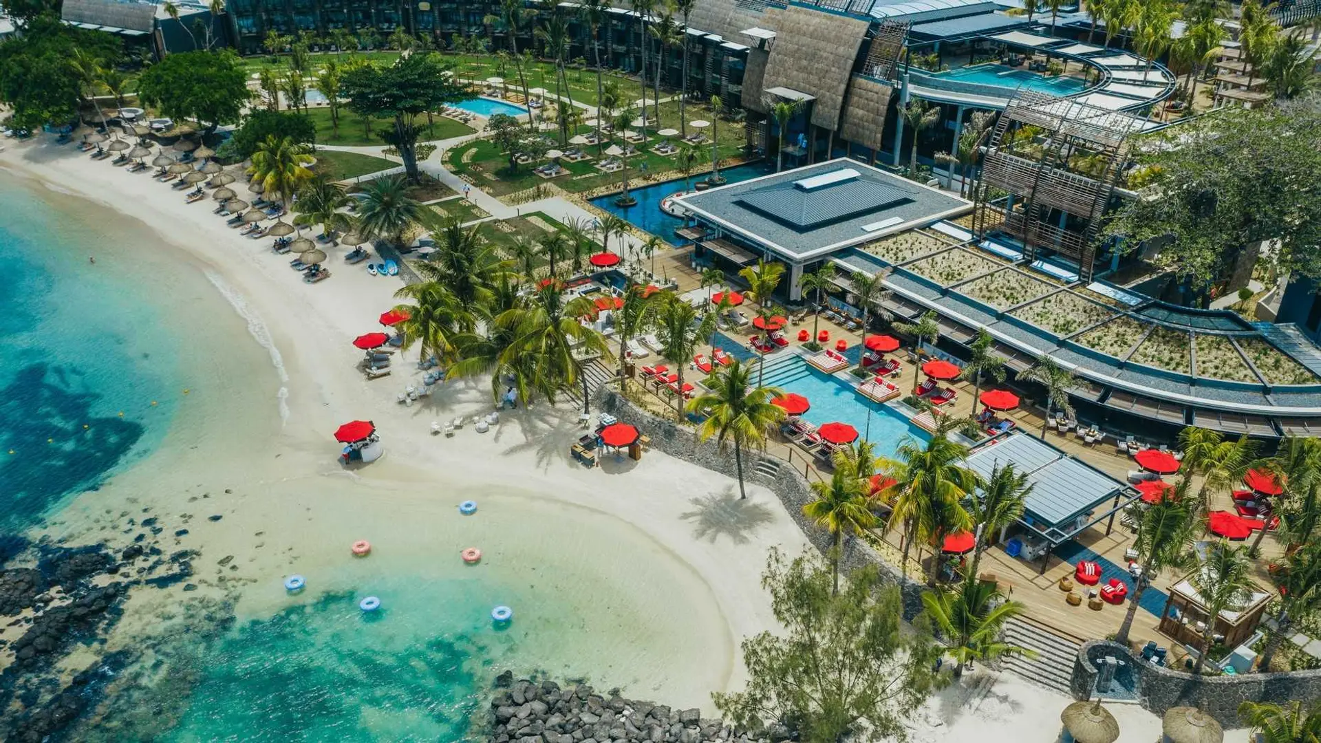 Hotel review Location' - LUX* Grand Baie Resort & Residences - 0
