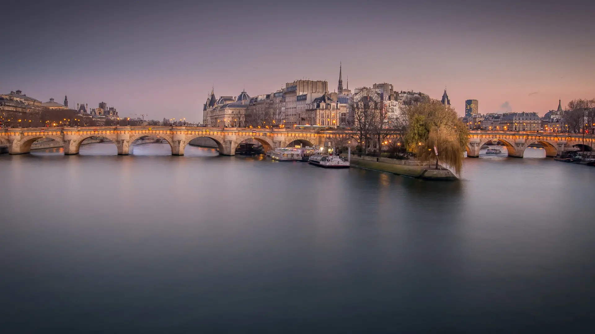 pont neuf bridge paris seen from  the river