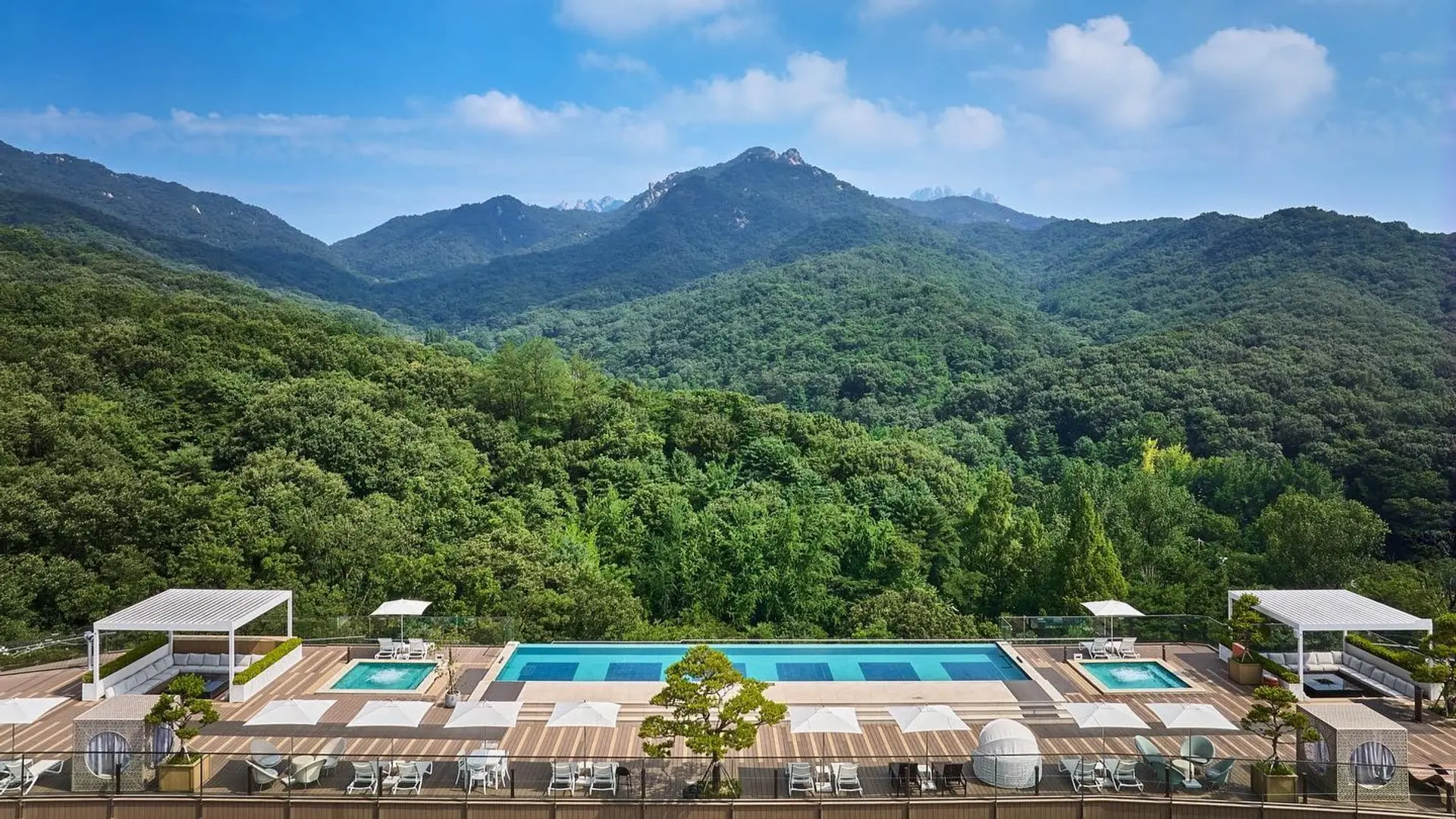 pool area at paraspara seoul 