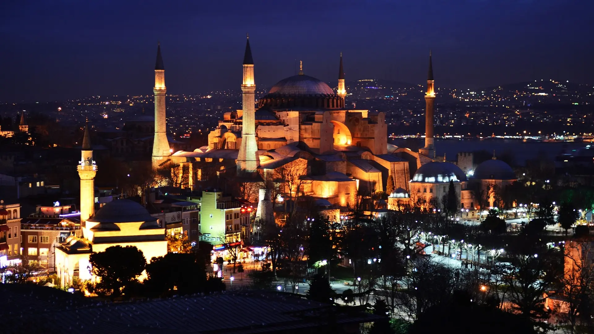 Lifestyle Toplists - 17 Bucket List Destinations - Wonders of the World!