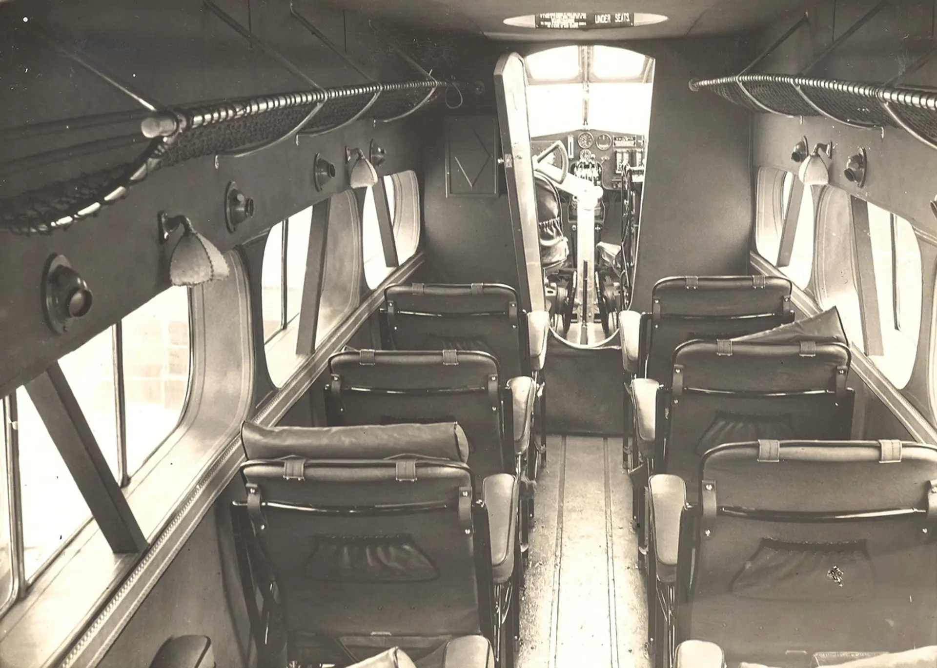 Cabin-interior-looking-towards-cockpit-DH86-circa-1935.jpg