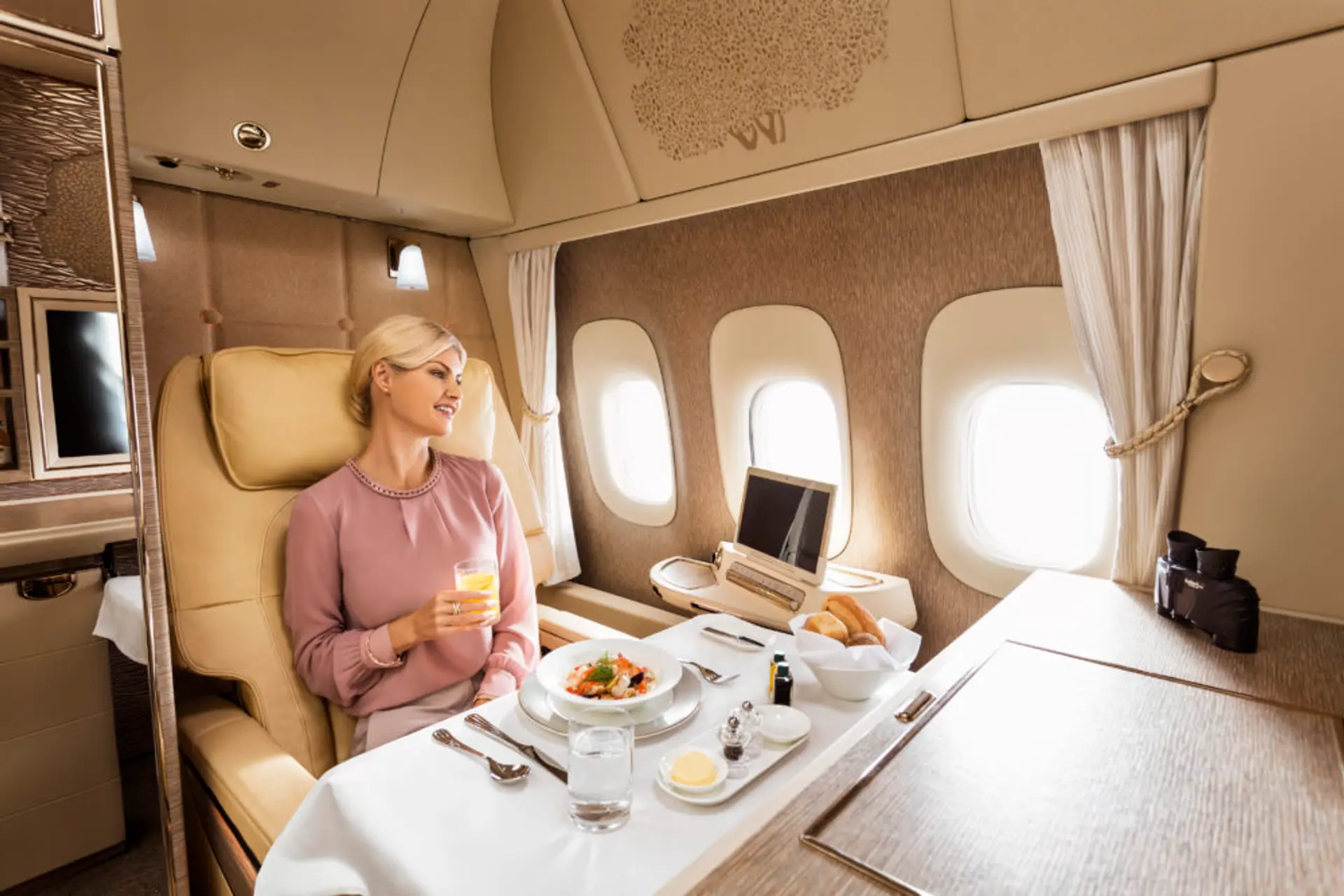 Emirates-First-Class-dining.jpg