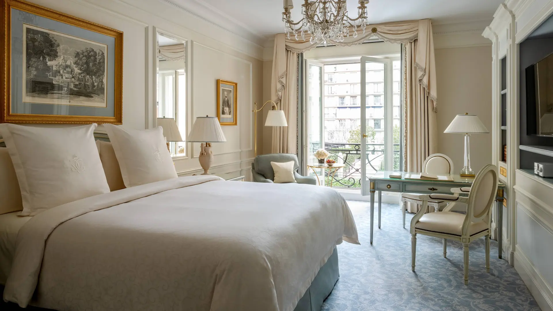 Hotel review Accommodation' - Four Seasons Hotel George V Paris - 1