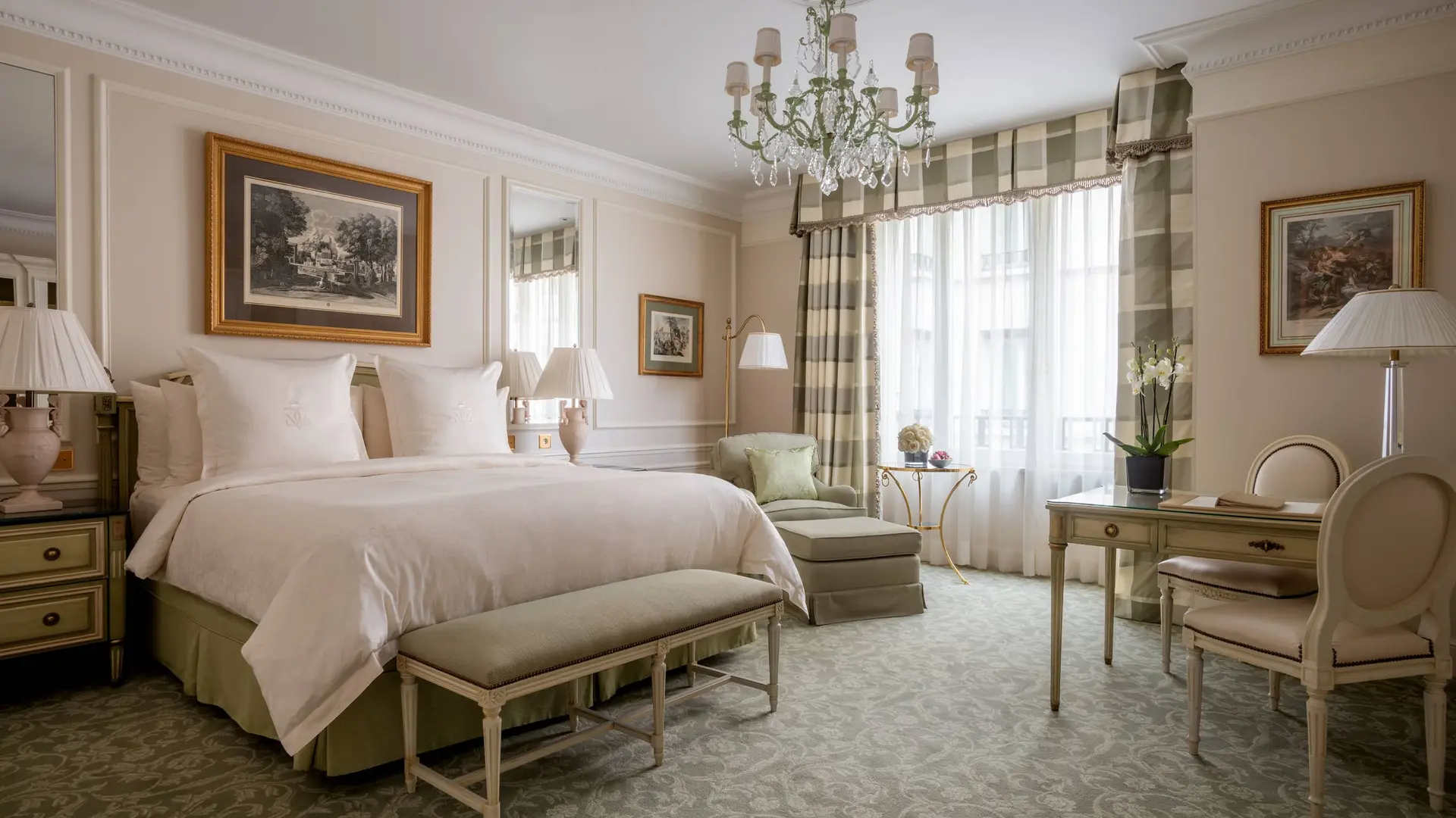 Hotel review Accommodation' - Four Seasons Hotel George V Paris - 0
