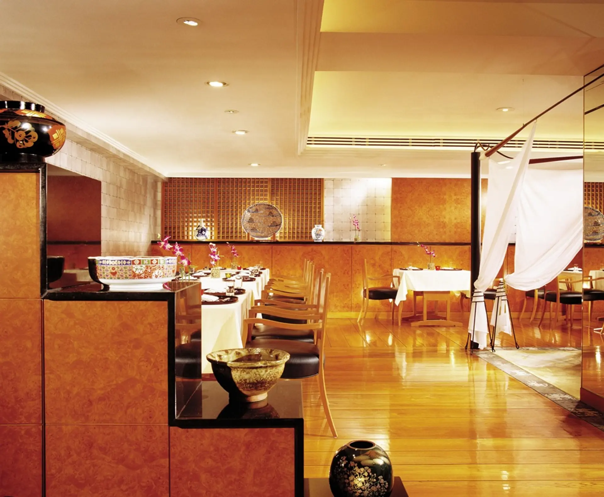 Hotel review Restaurants & Bars' - The Peninsula Hong Kong - 2
