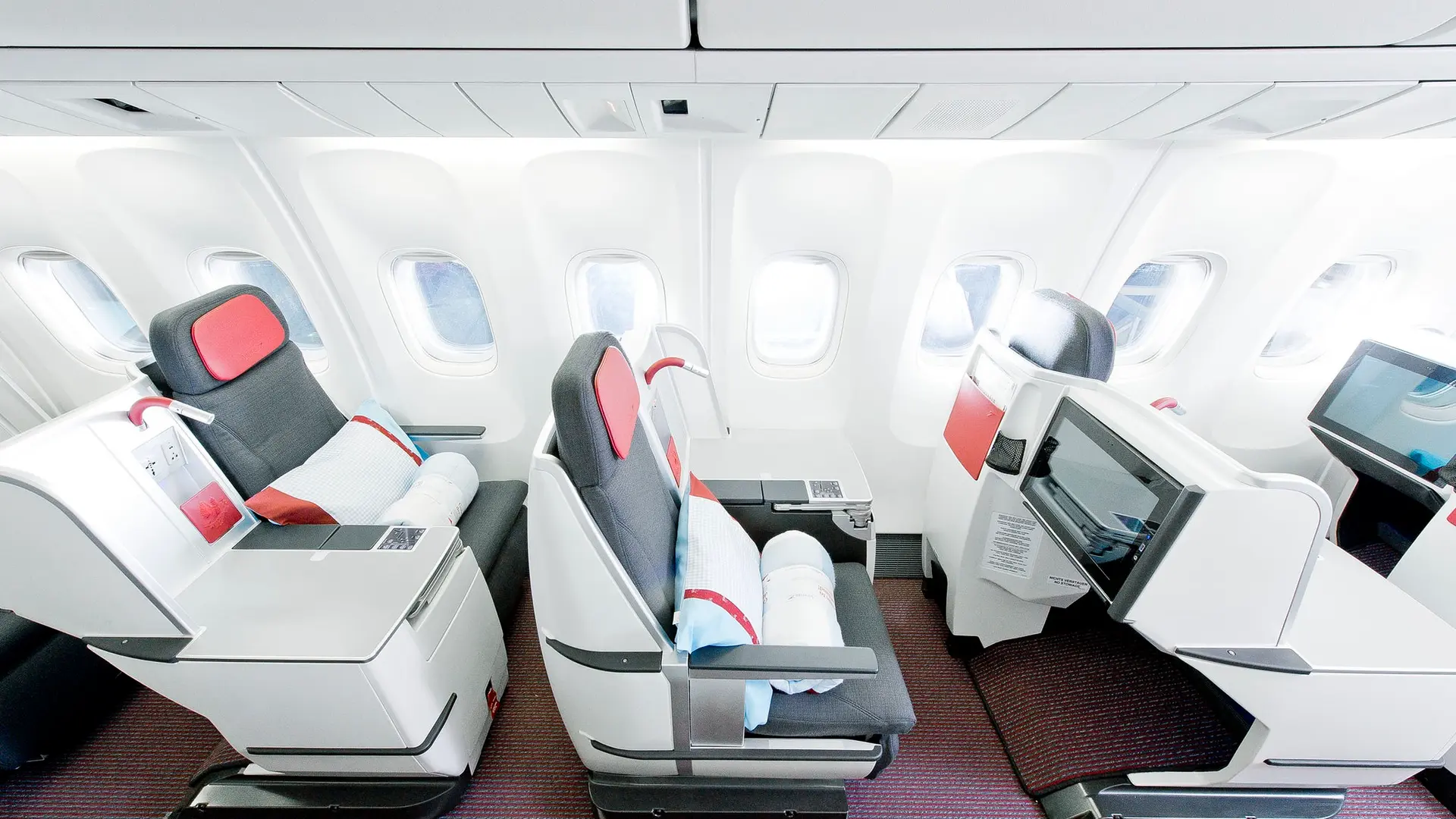 Airline review Cabin & Seat - Austrian Airlines - 1
