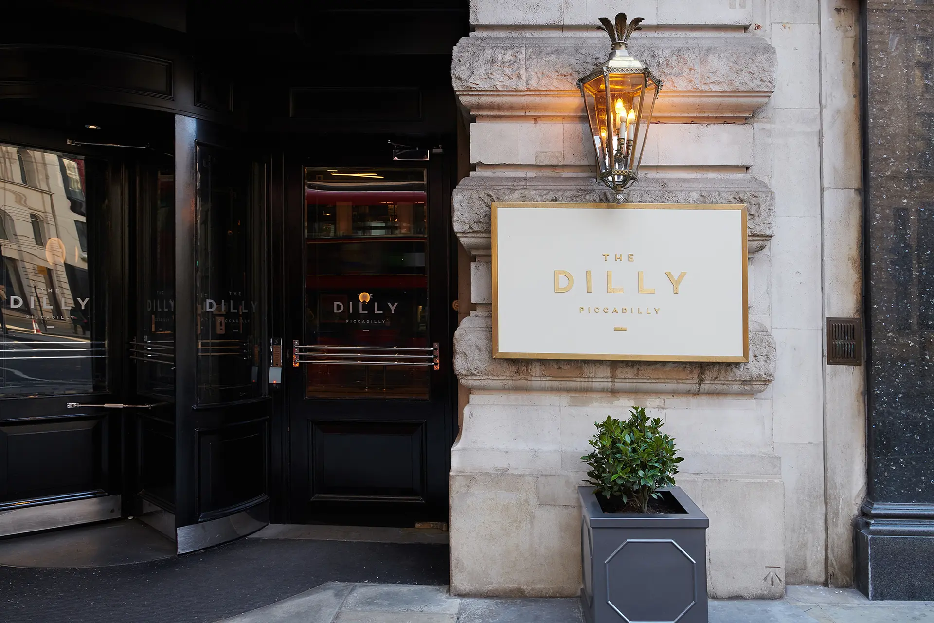 Hotels Articles - London celebrates the opening of The Dilly  