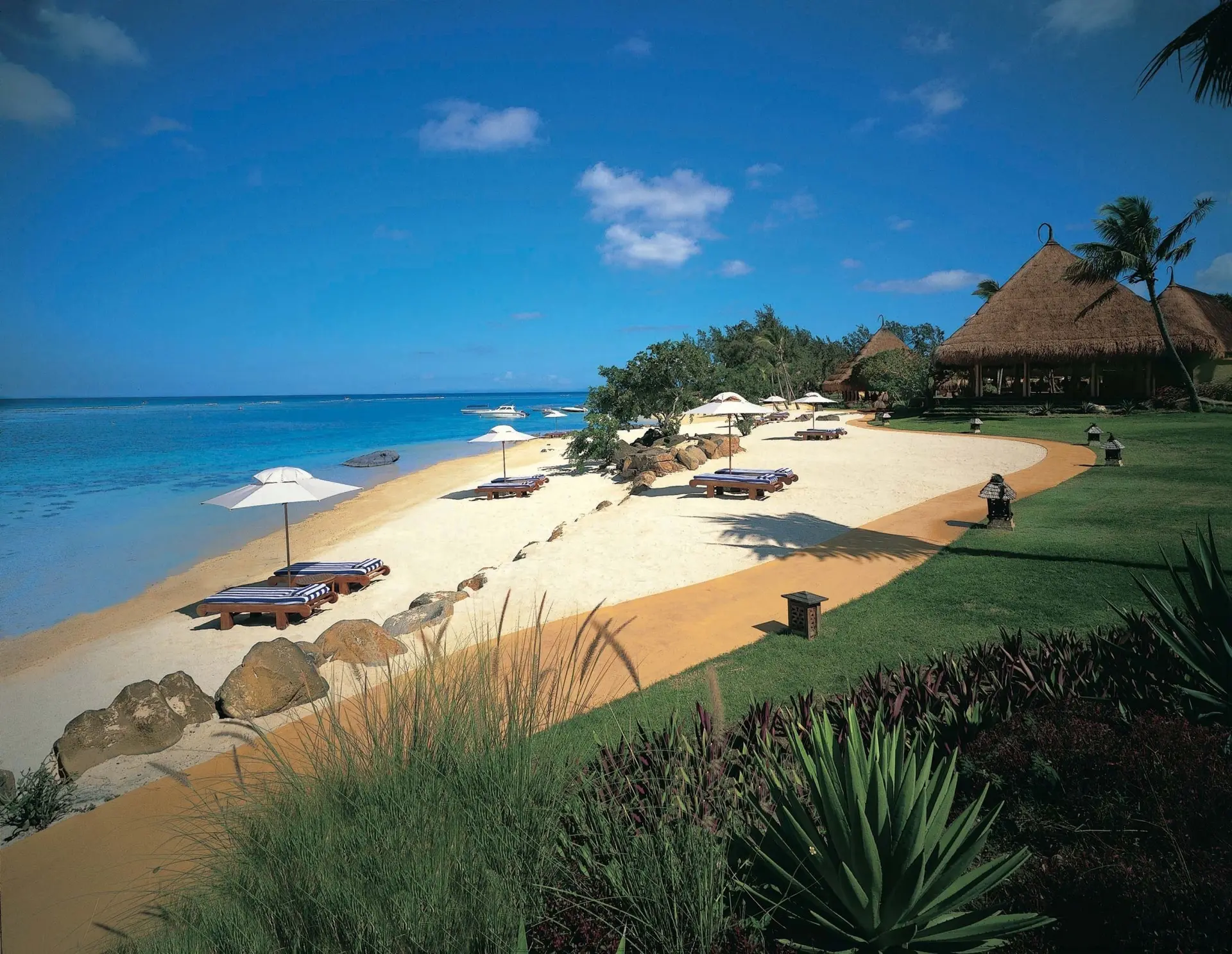 Hotel review Location' - The Oberoi Mauritius - 3