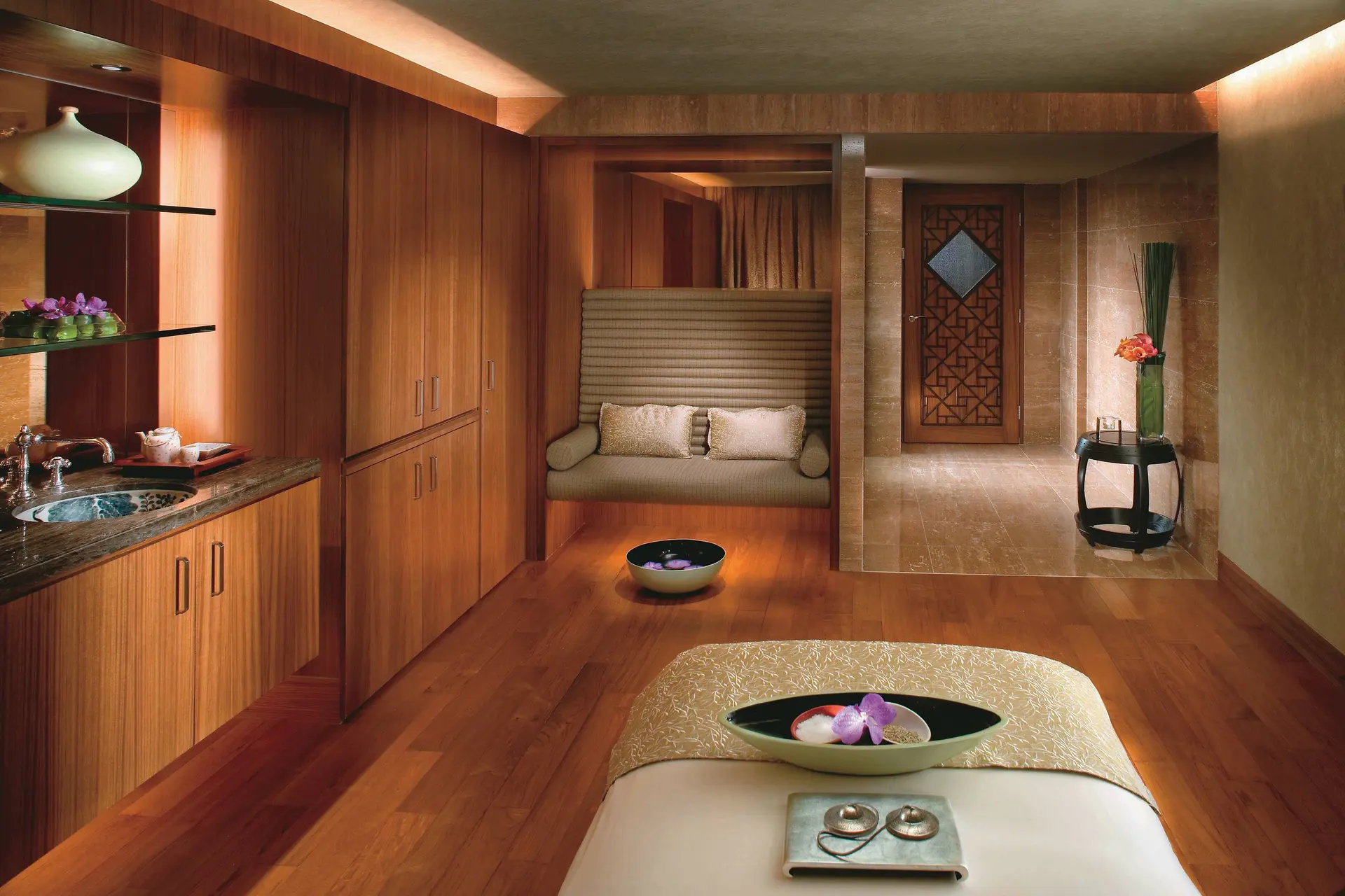 Hotel review Service & Facilities' - Mandarin Oriental Hong Kong - 4