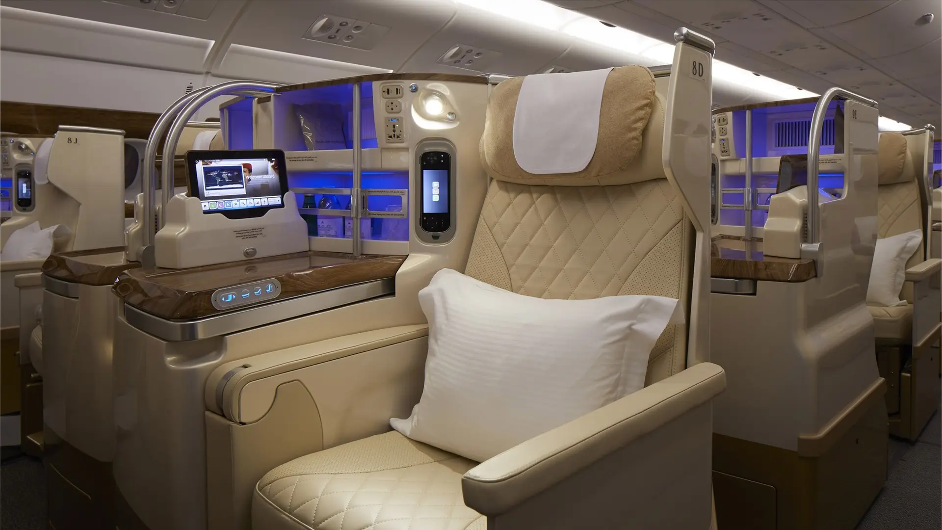Airline review Cabin & Seat - Emirates - 1