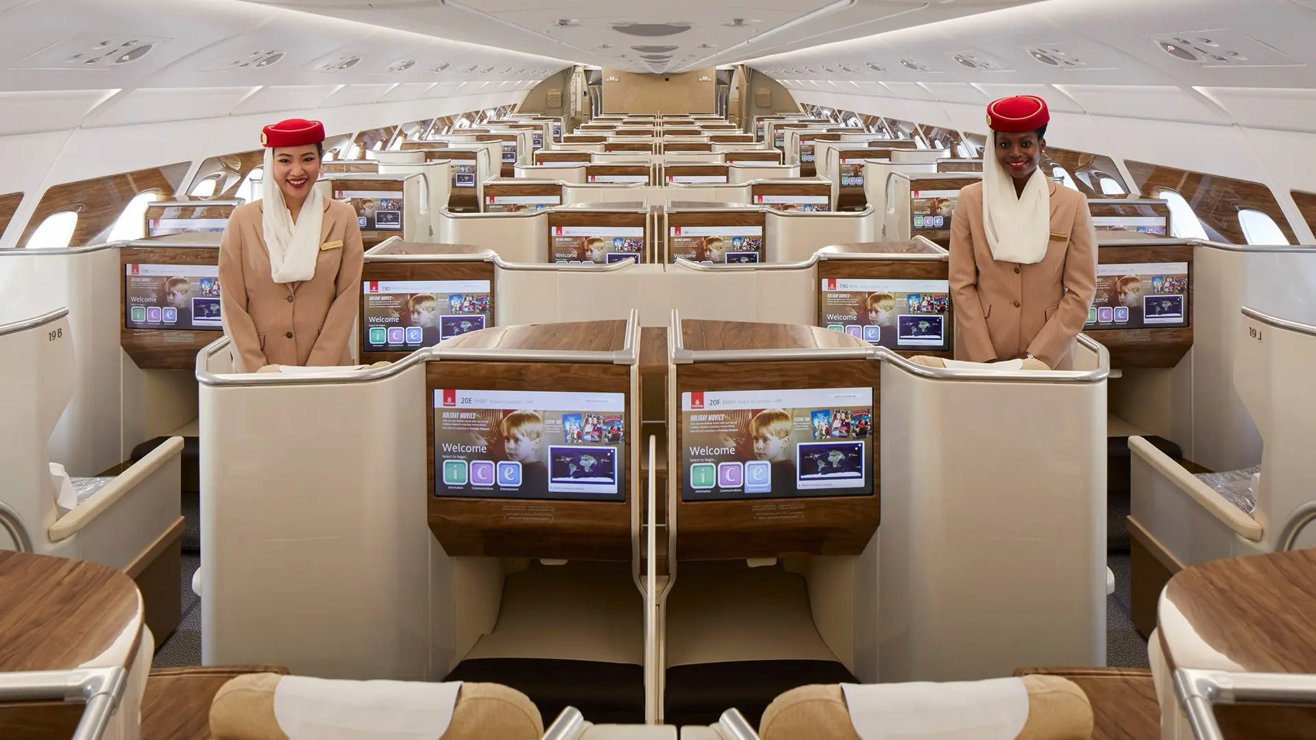 Airline review Cabin & Seat - Emirates - 0