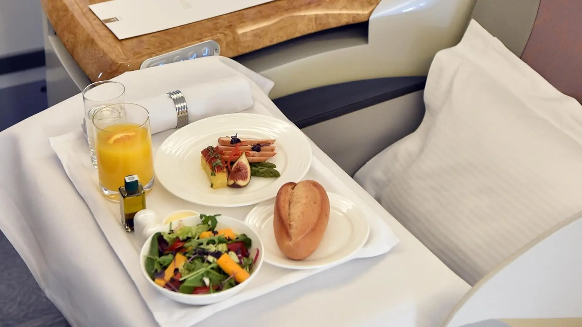 Airline review Cuisine - Emirates - 1