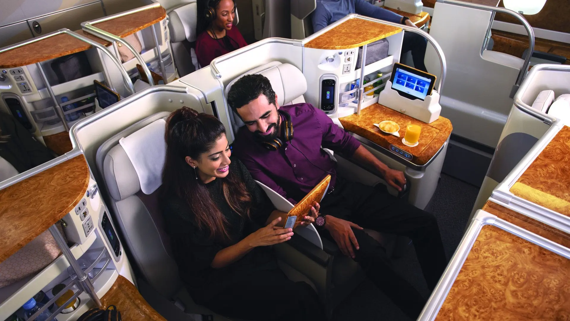 Airline review Cabin & Seat - Emirates - 4