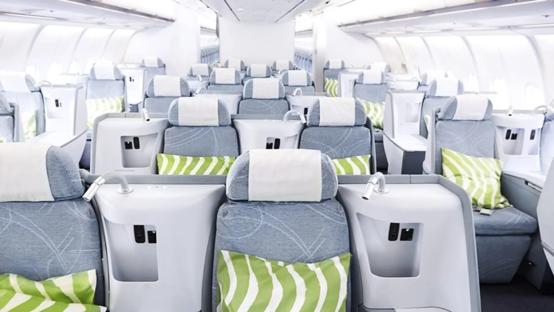 Airline review Cabin & Seat - Finnair - 11