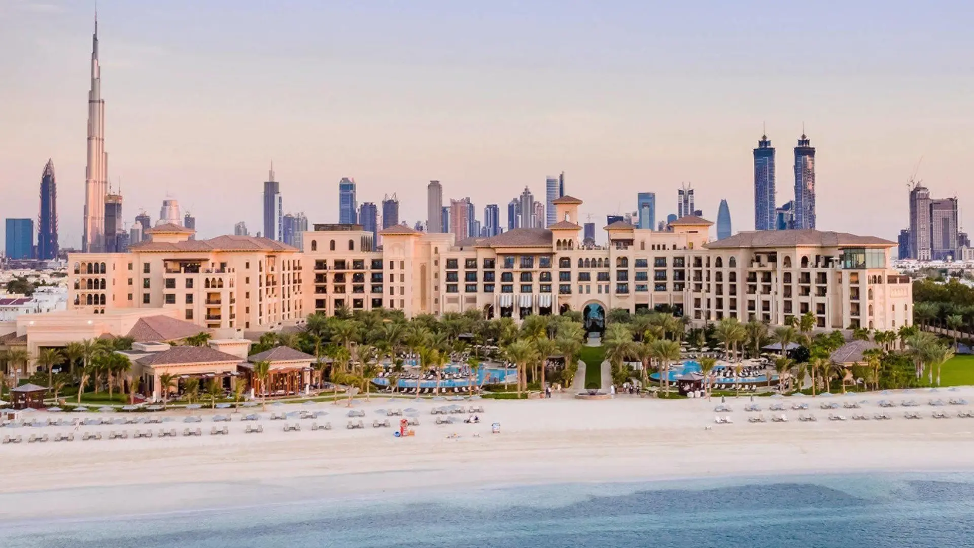 Hotel review Location' - Four Seasons Resort Dubai at Jumeirah Beach - 1