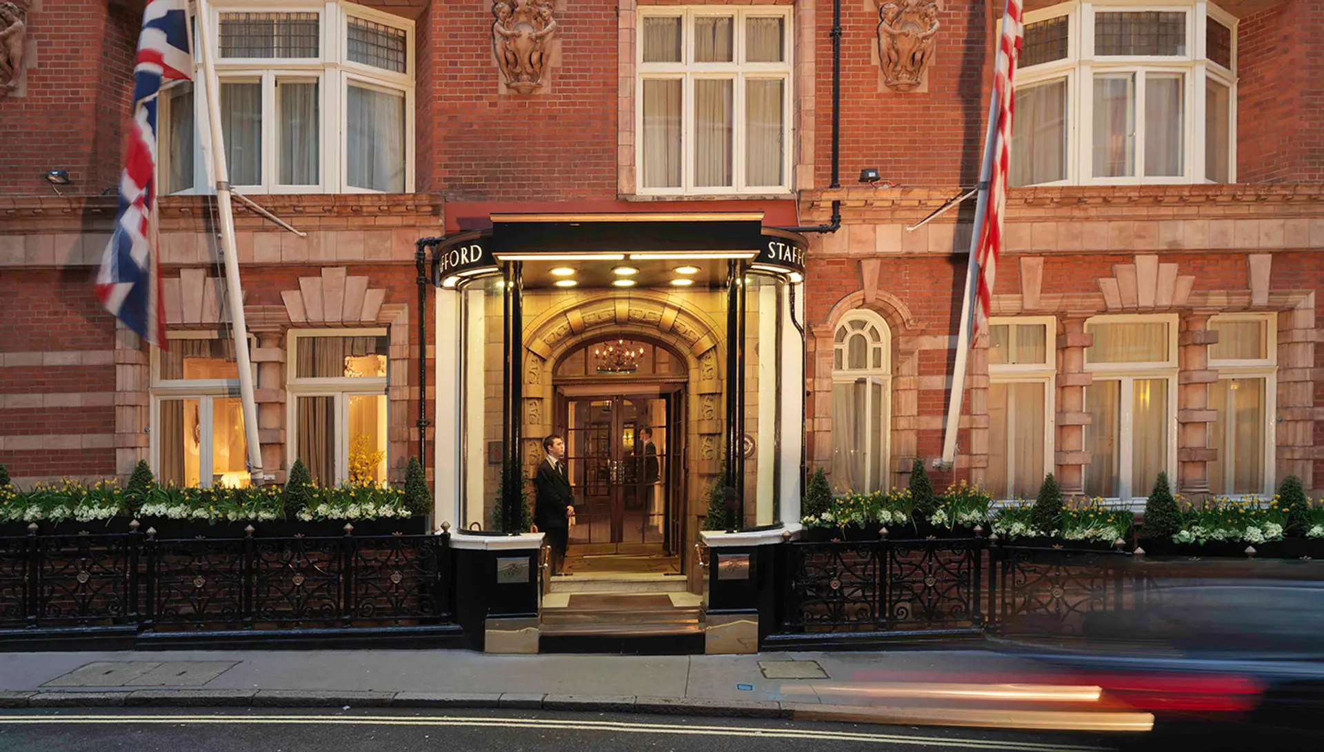 Hotel review Location' - The Stafford London - 2