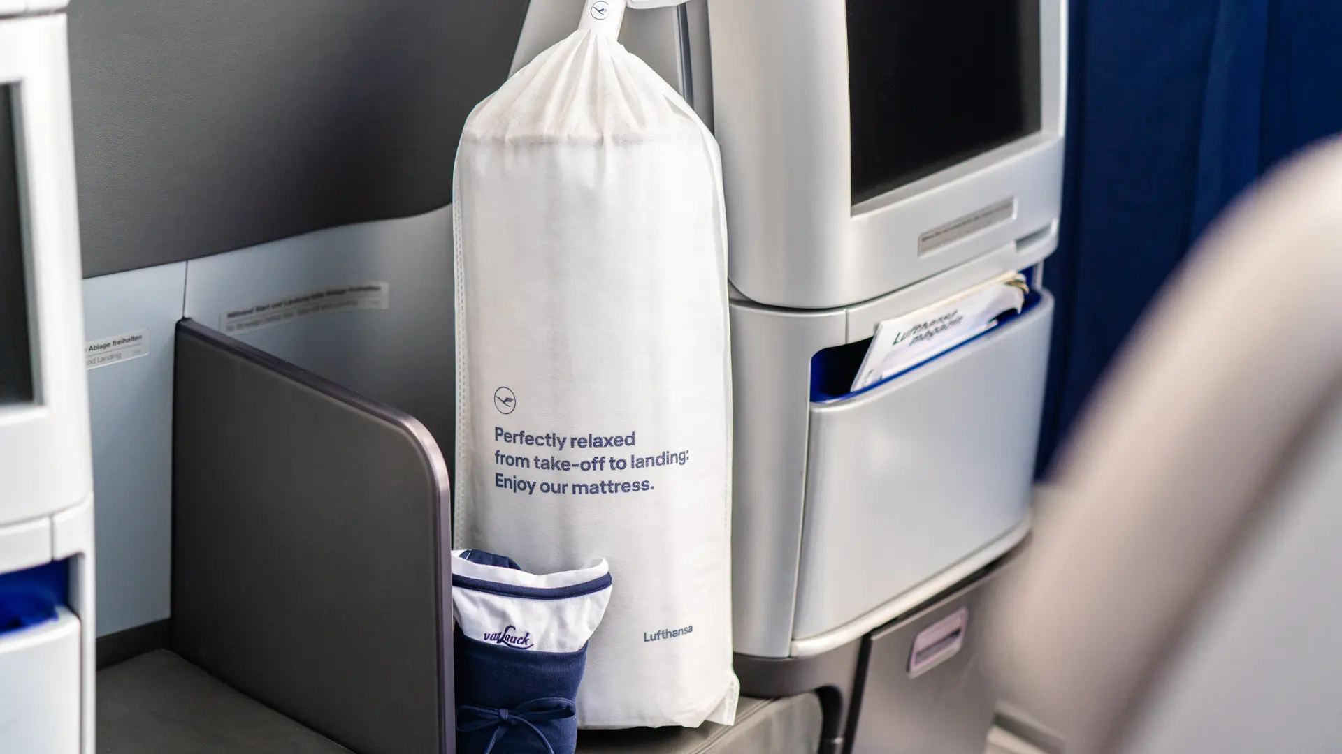 Airline review Amenities & Facilities - Lufthansa - 1
