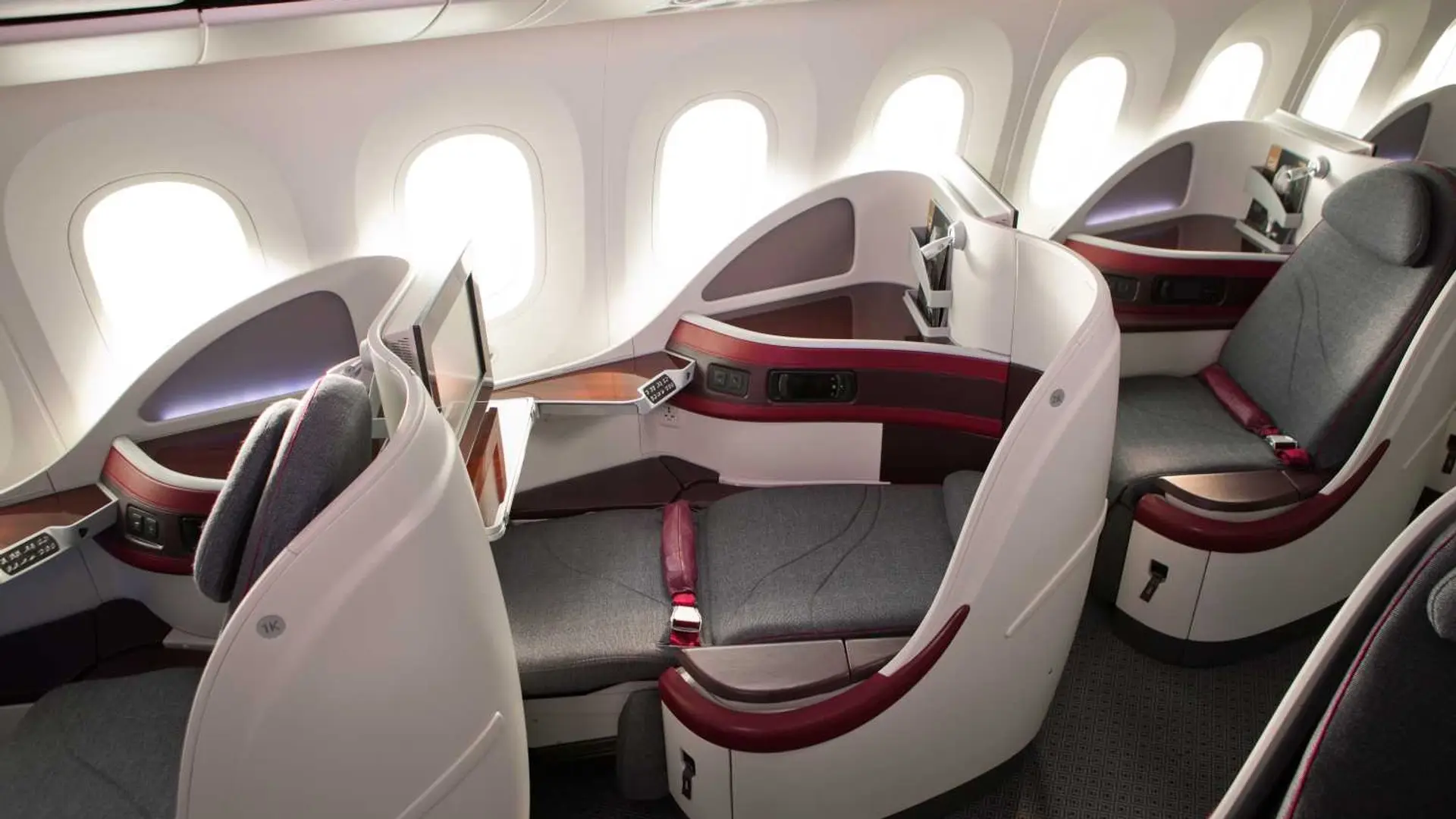 Airline review Cabin & Seat - Qatar Airways - 8