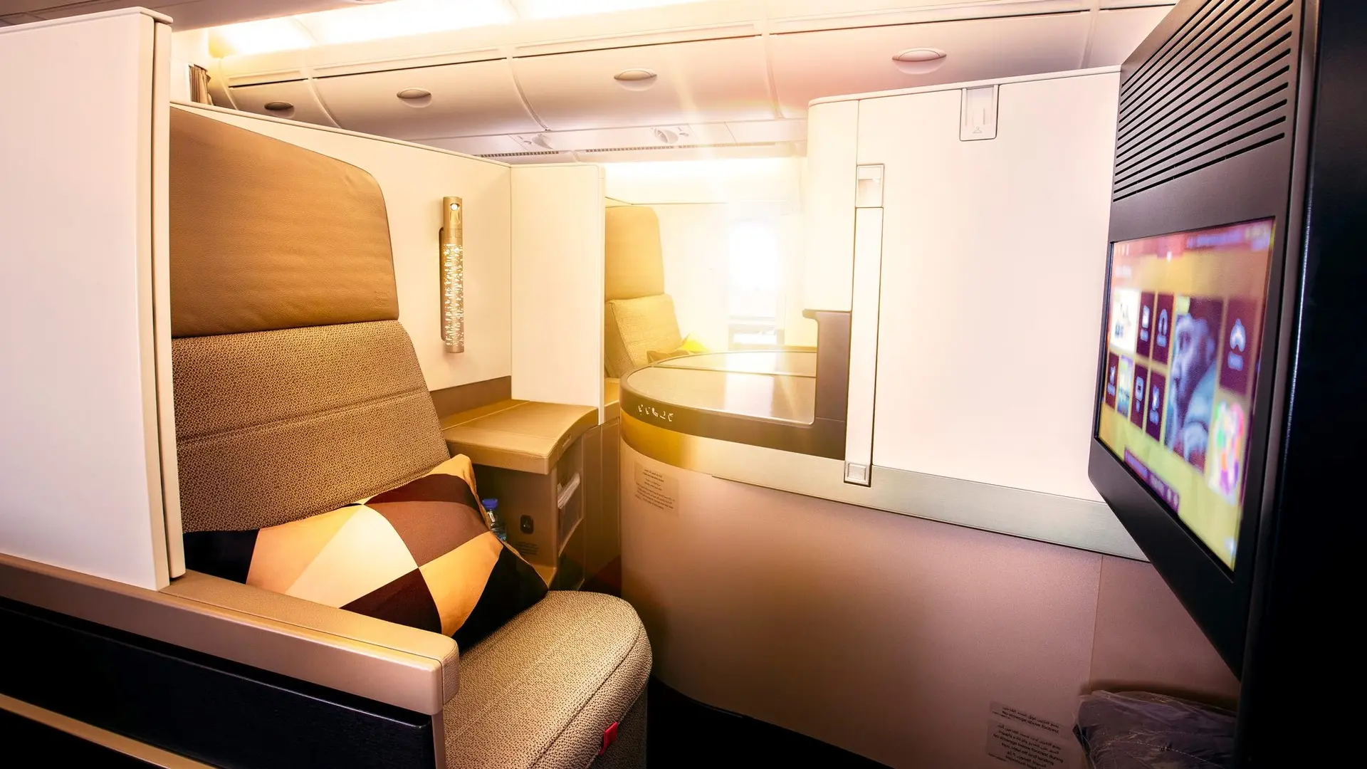Airline review Cabin & Seat - Etihad Airways - 0