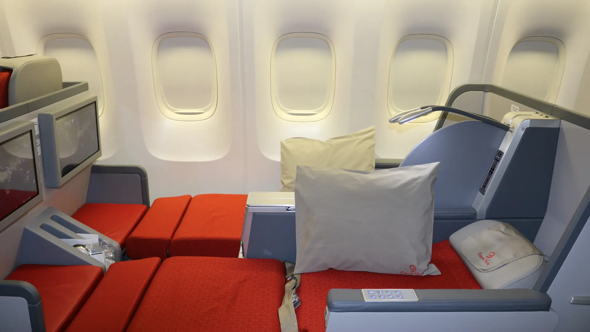 Airline review Cabin & Seat - Ethiopian Airlines - 7