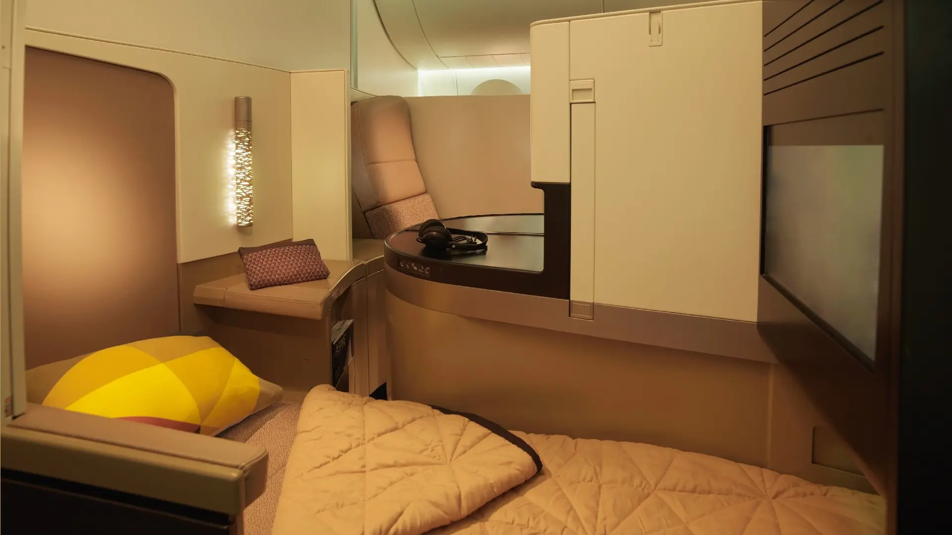 Airline review Cabin & Seat - Etihad Airways - 6