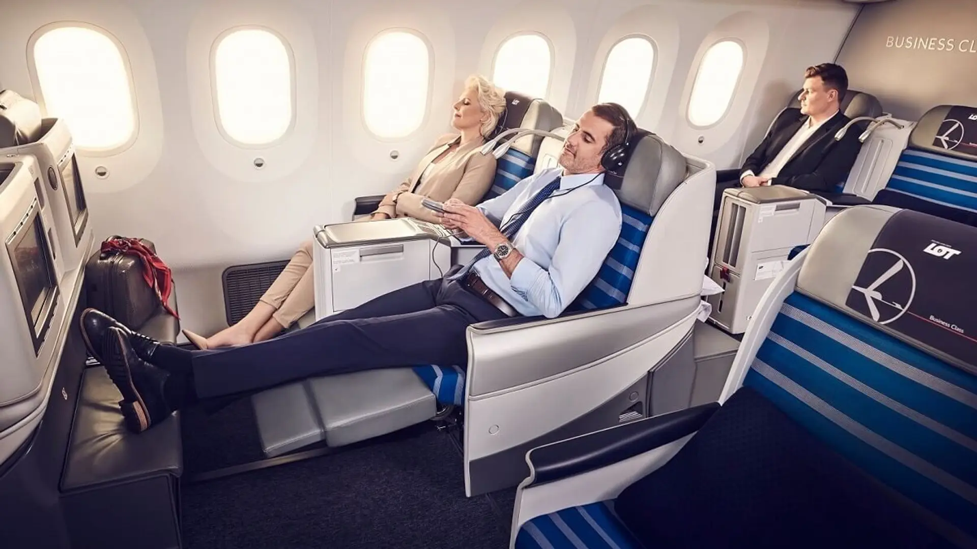 Airline review Cabin & Seat - LOT - Polish Airlines - 0