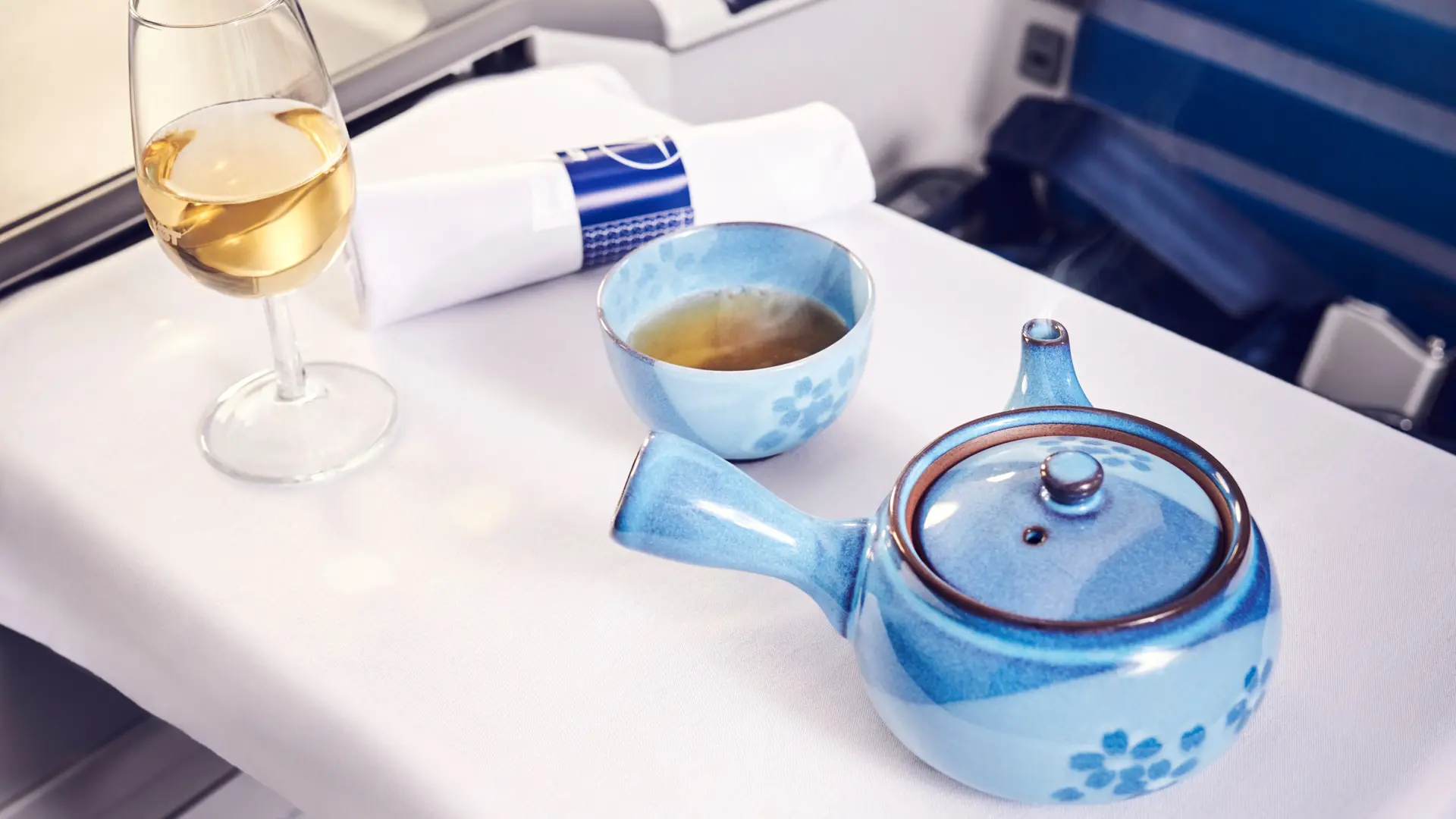 Airline review Beverages - LOT - Polish Airlines - 0