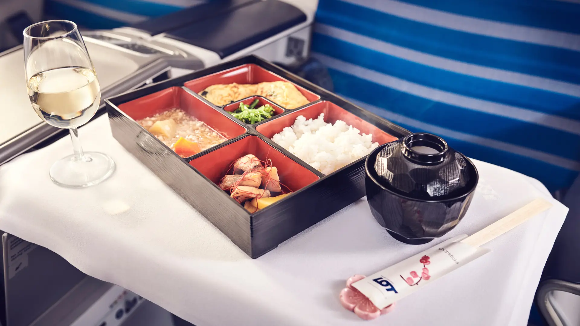 Airline review Cuisine - LOT - Polish Airlines - 2