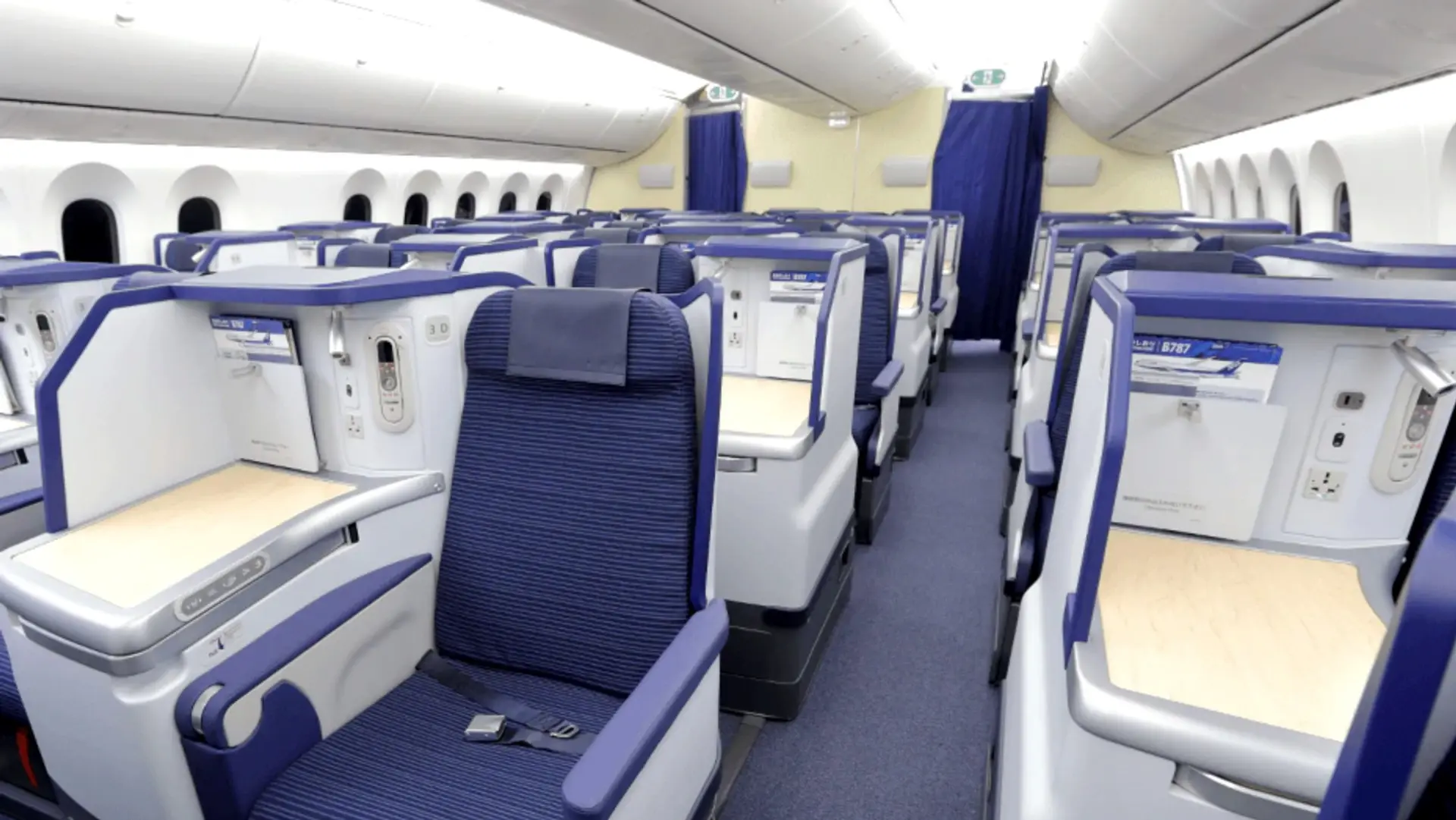 Airline review Cabin & Seat - ANA - 7