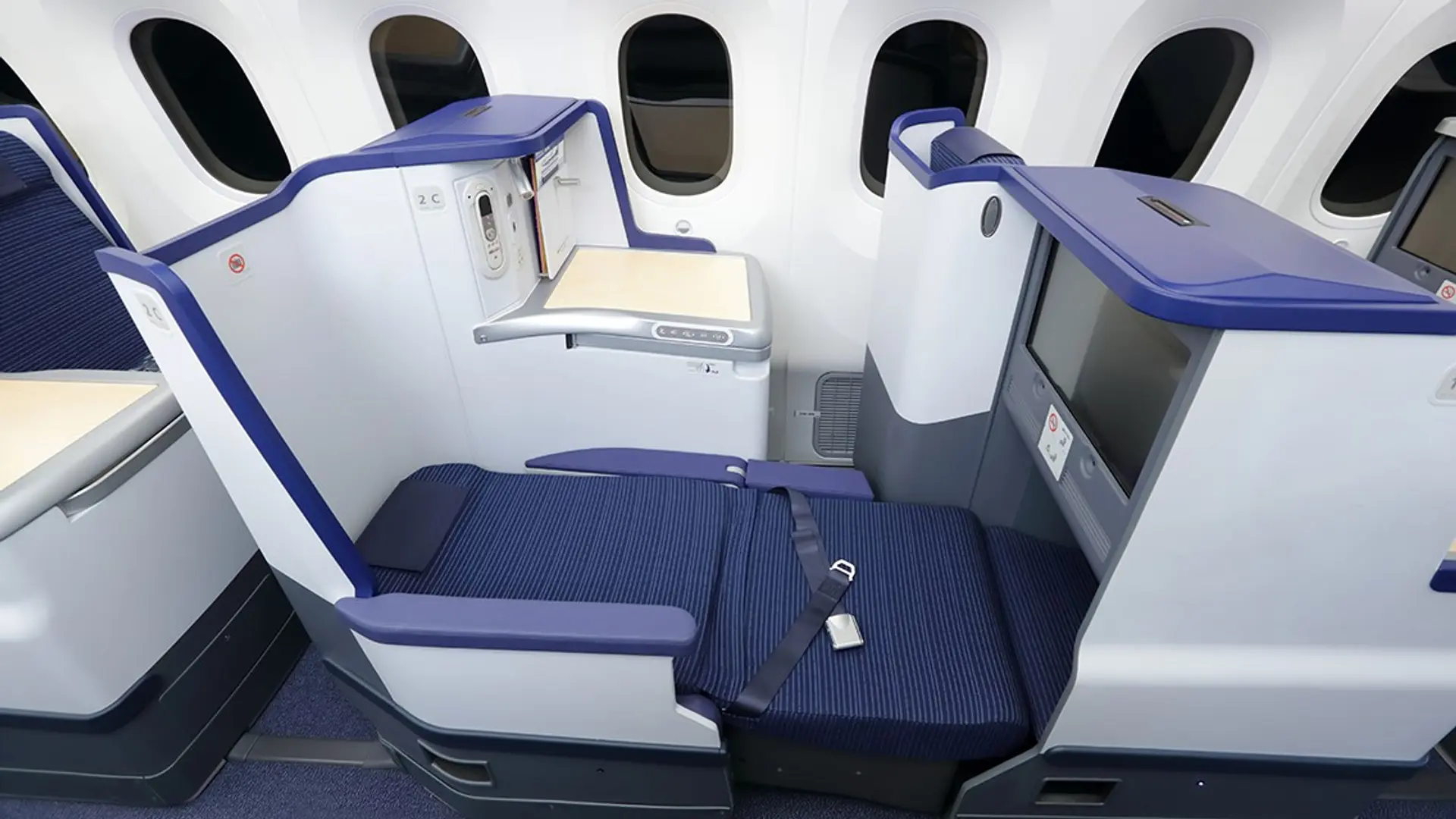 Airline review Cabin & Seat - ANA - 10