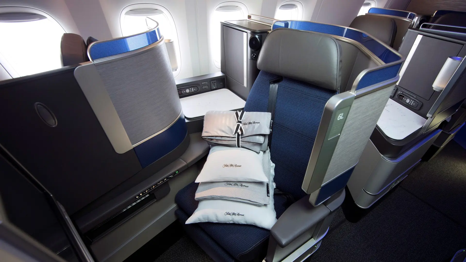 Airline review Cabin & Seat - United Airlines - 0
