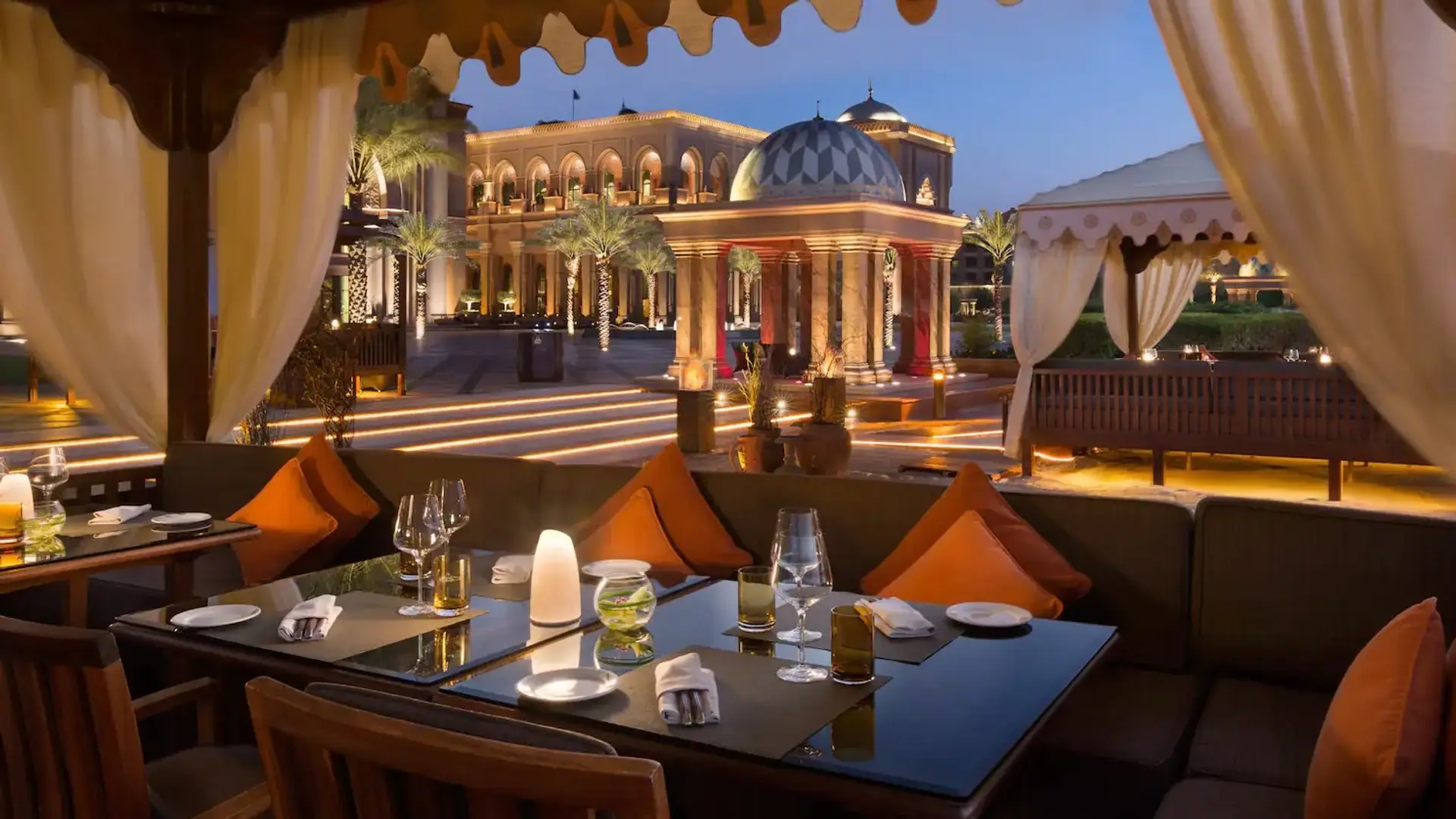 Hotel review Restaurants & Bars' - Emirates Palace Mandarin Oriental Abu Dhabi - 1